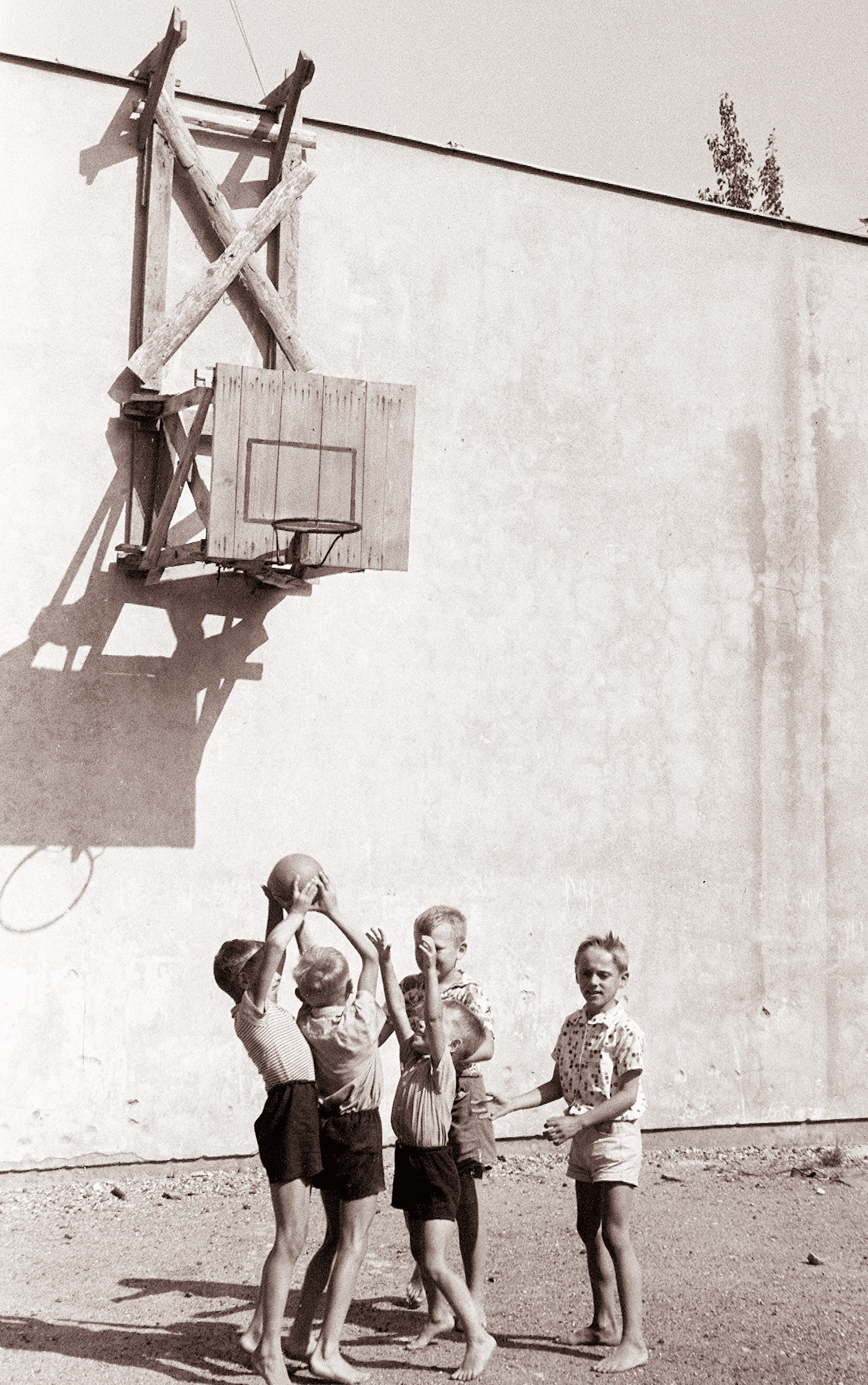 Otroci pri košarki v Mariboru 1961