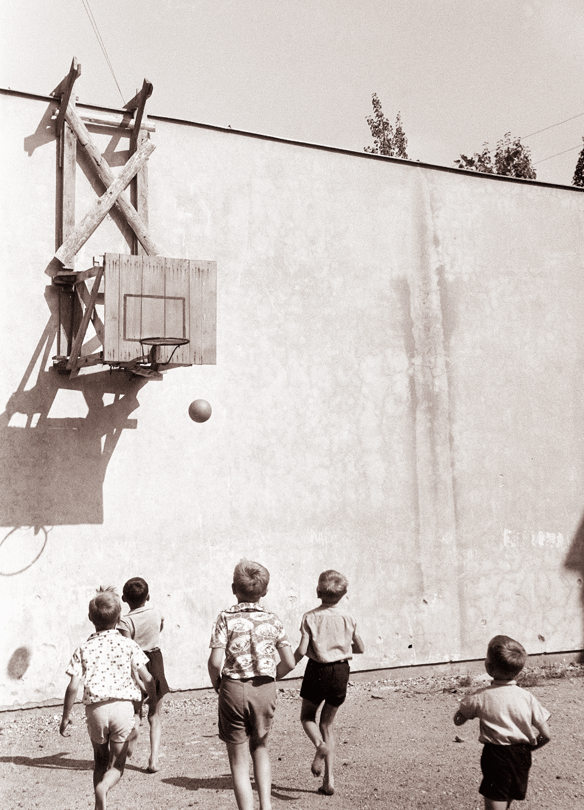 Otroci pri košarki v Mariboru 1961 (2)