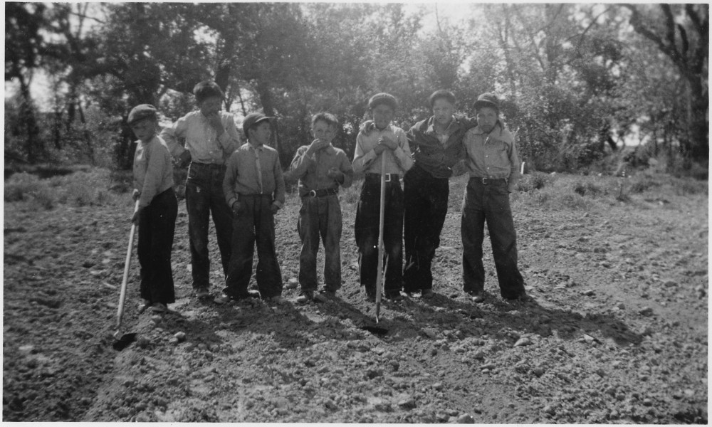 Group of boys with hoes standing in the unplanted garden - NARA - 285528