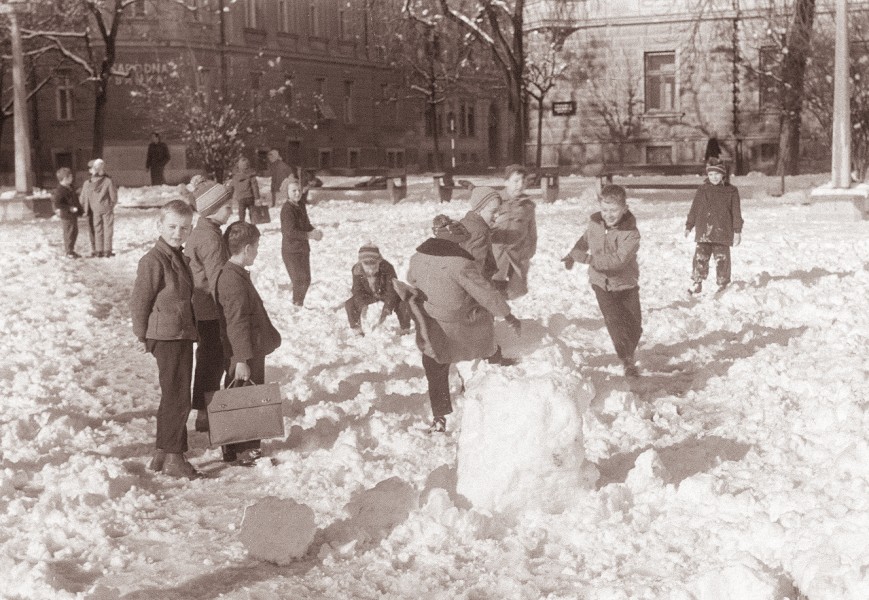 Otroško veselje v parku 1961 (2)