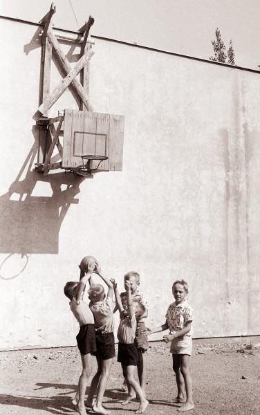Otroci pri košarki v Mariboru 1961