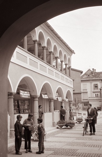 Prvi mariborski sejem knjig - rotovška knjigarne pod arkadami 1961 (5)