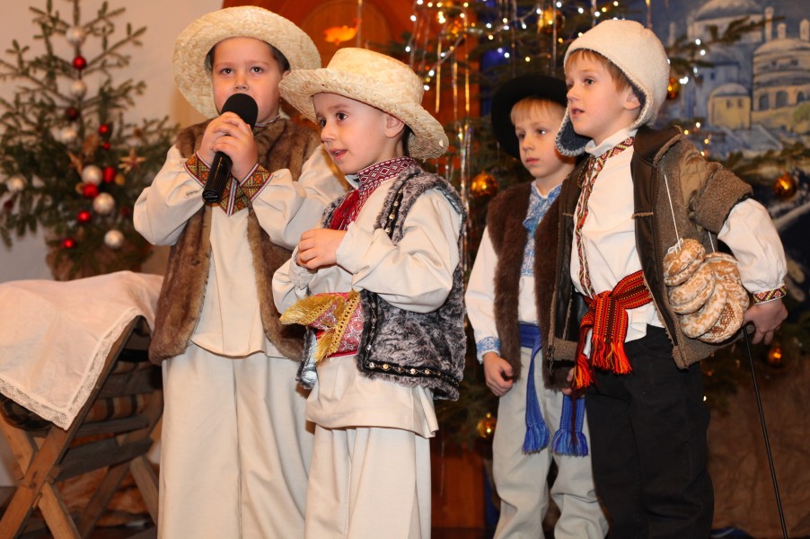 the nativity performance in a Catholic kindergarten, photo 2