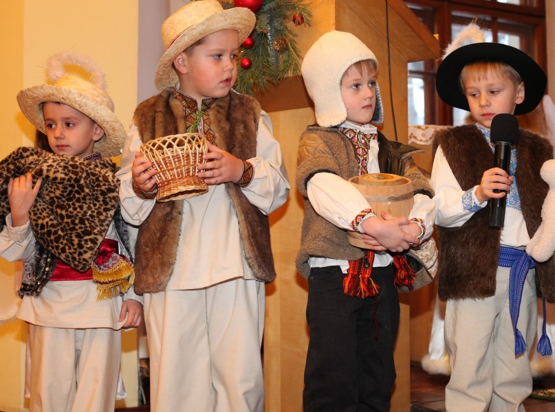 the nativity performance in a Catholic kindergarten, photo 6