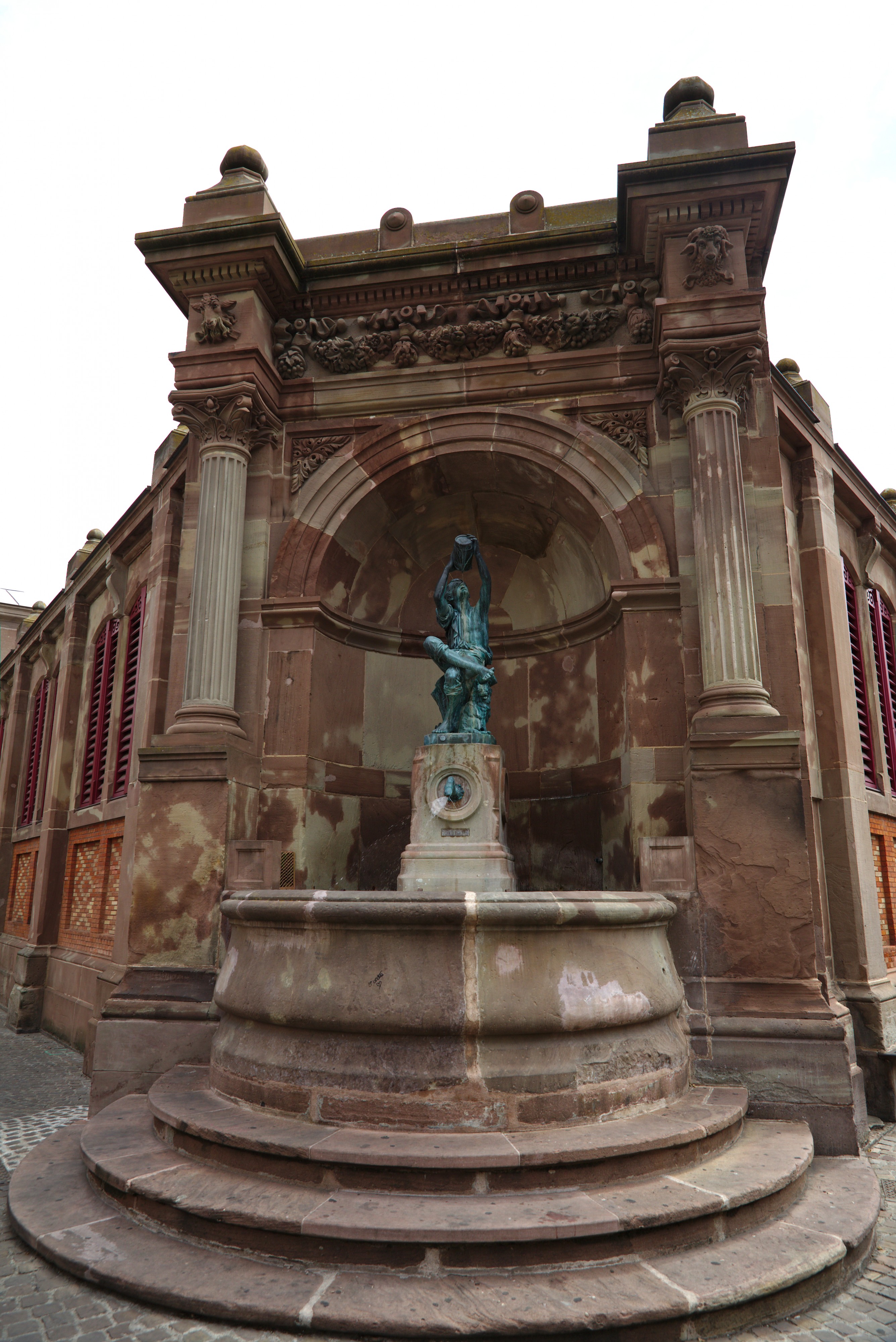 Colmar - Fontaine Marché couvert