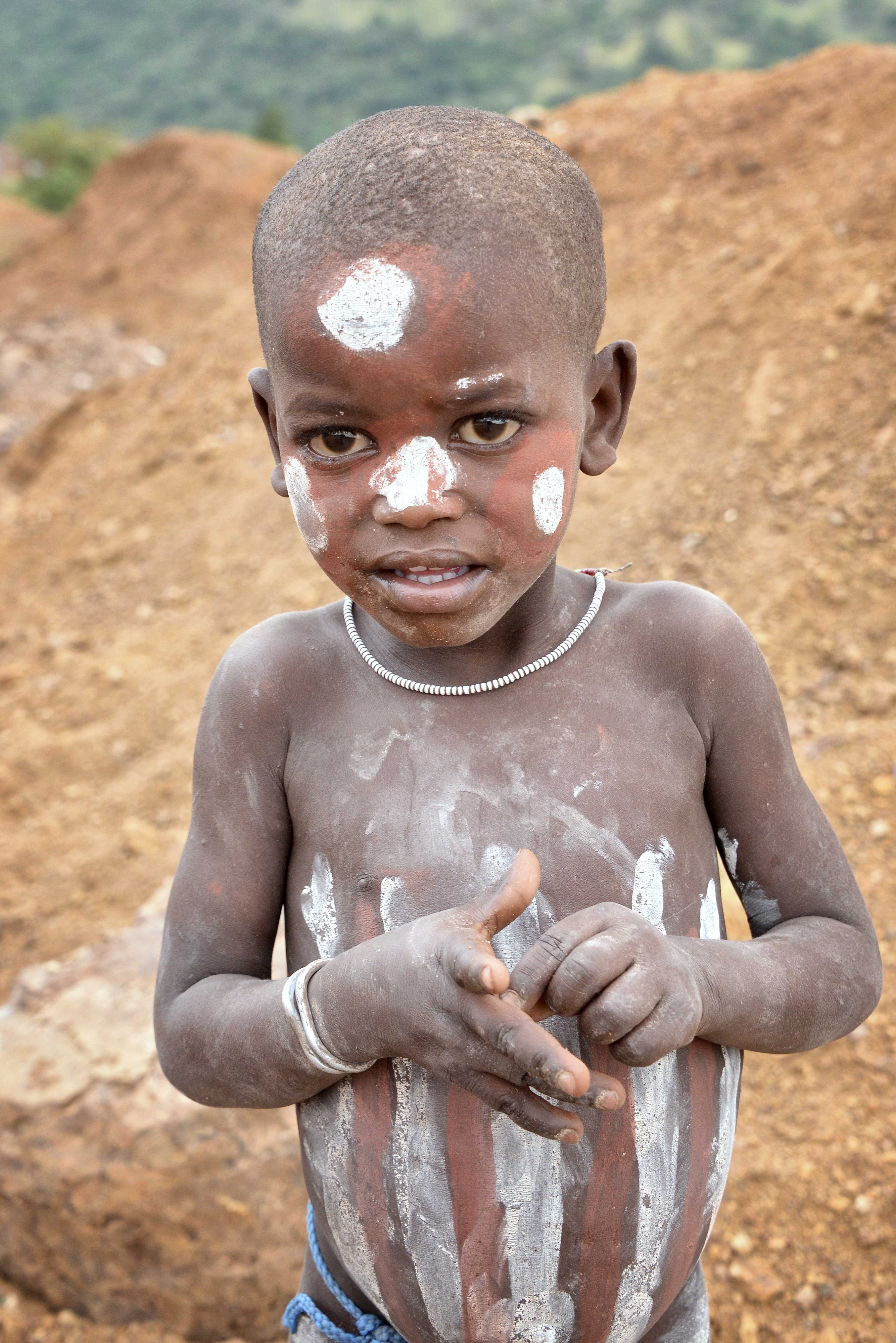 Painted Boy, Mursi, Ethiopia (18551160894)