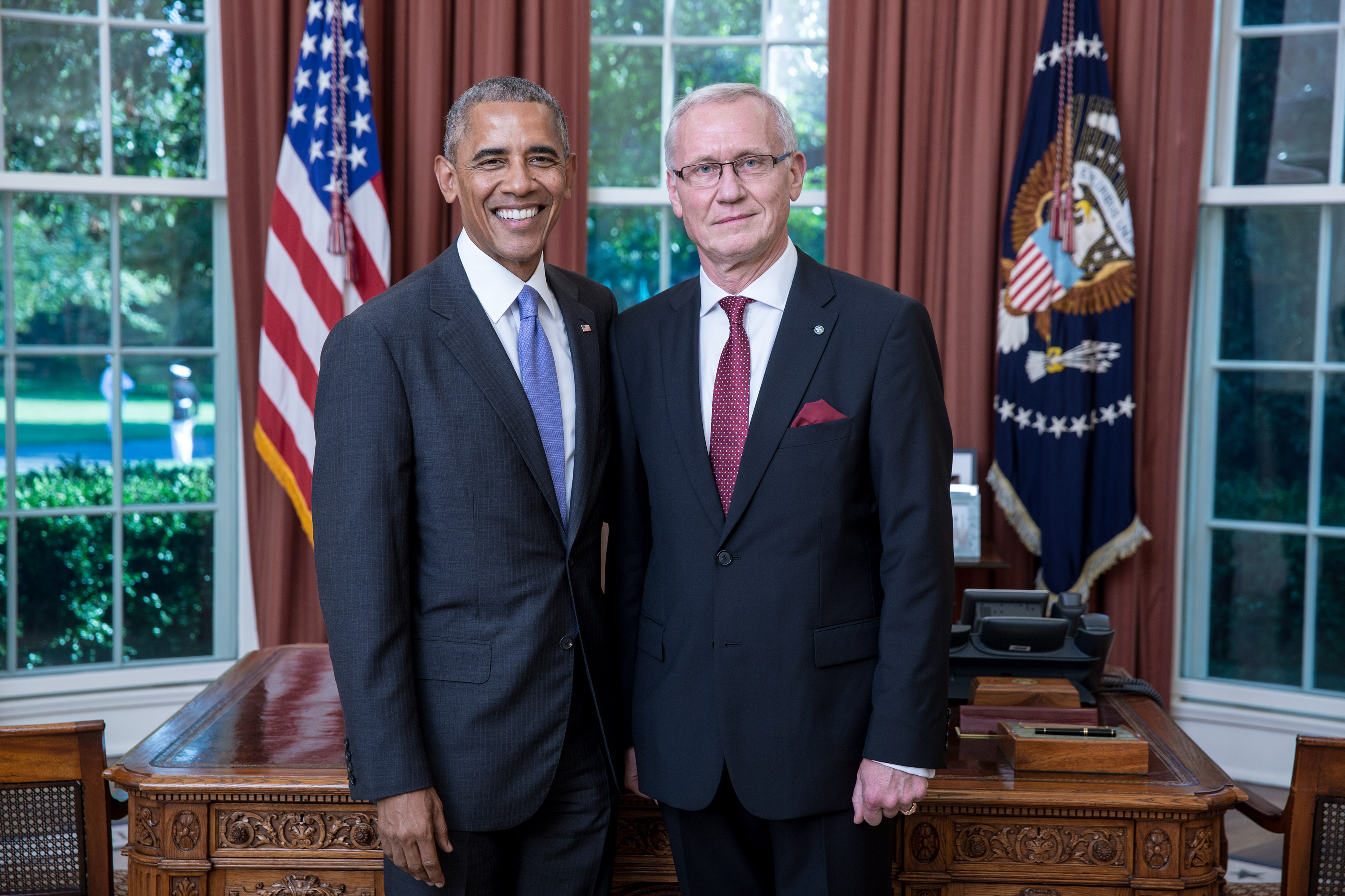 Barack Obama and Andris Teikmanis (29514020490)