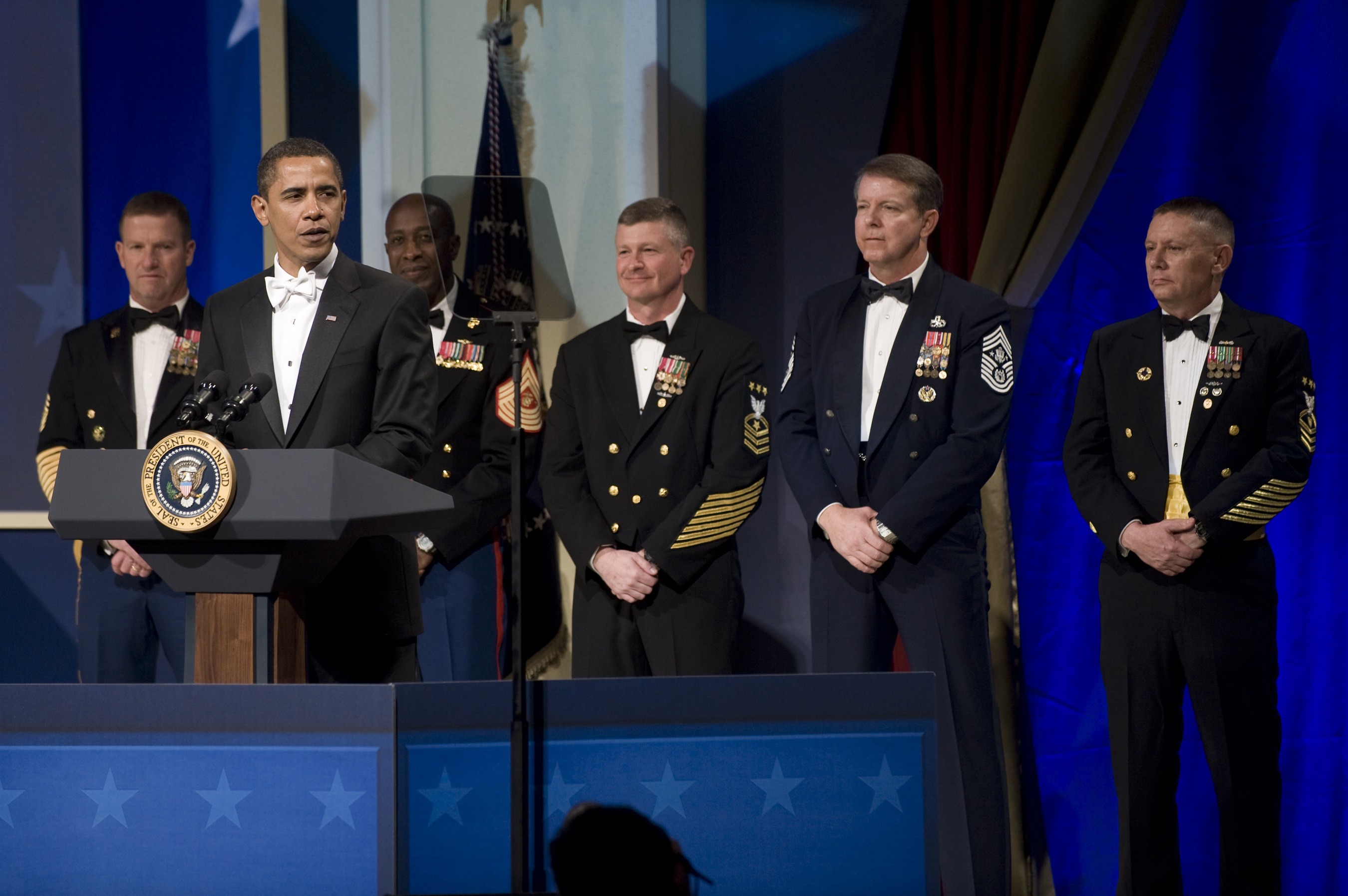 Barack Obama speaks at CinC's Ball 1-20-09 hires 090120-N-0696M-744