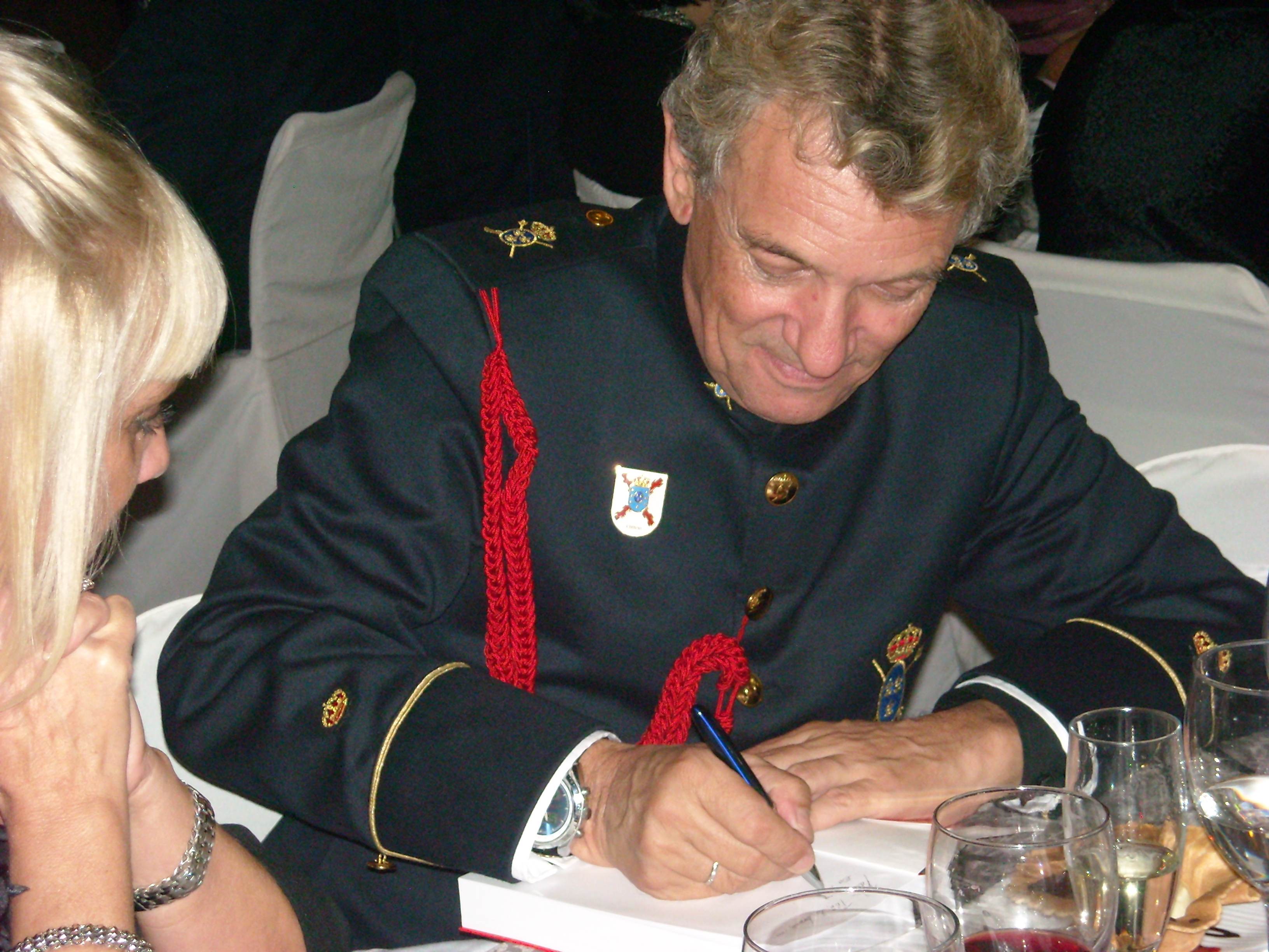 FIRMANDO LIBROS 18.10.09