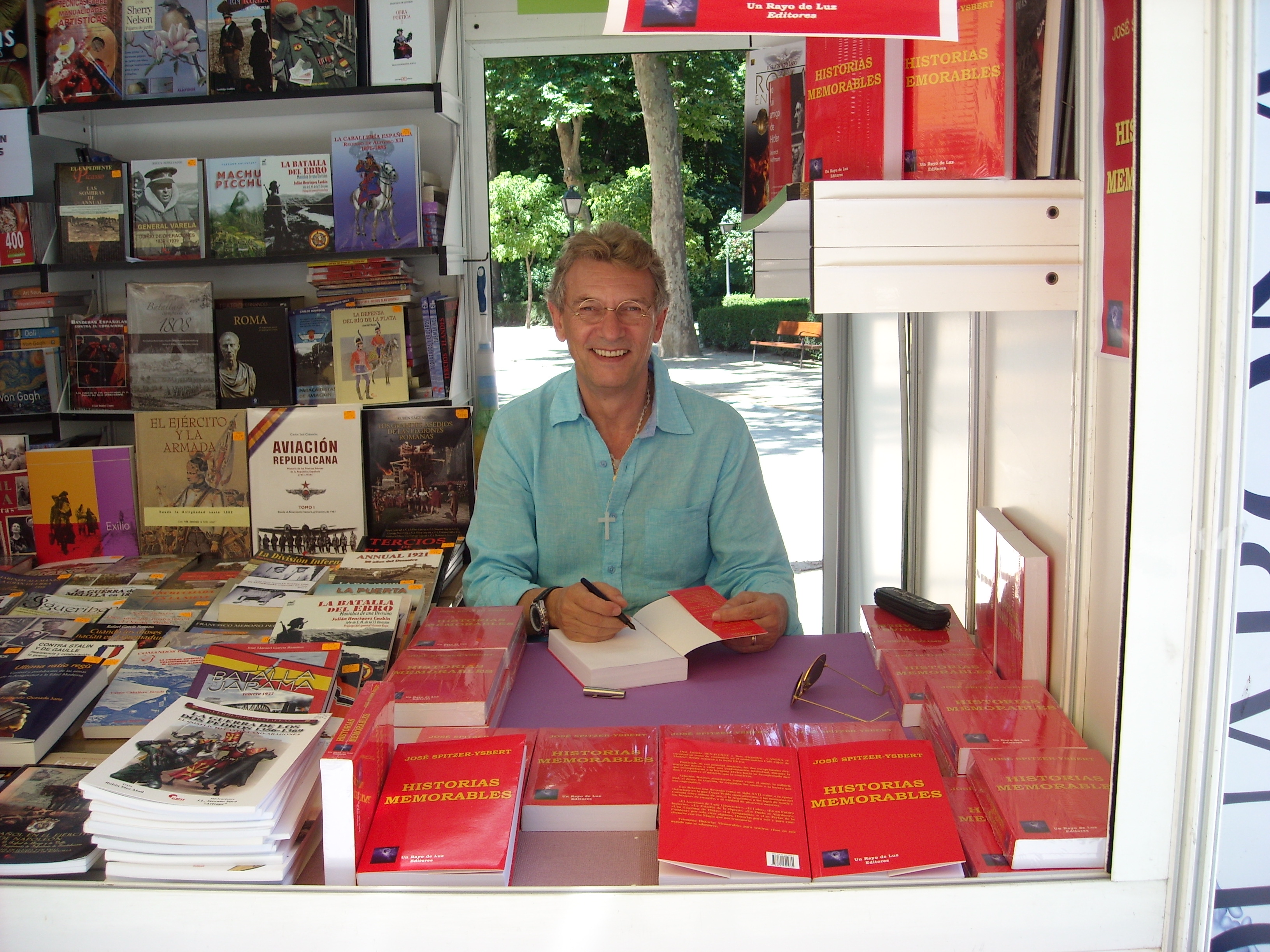 FIRMANDO LIBROS 18.10.09 (1)