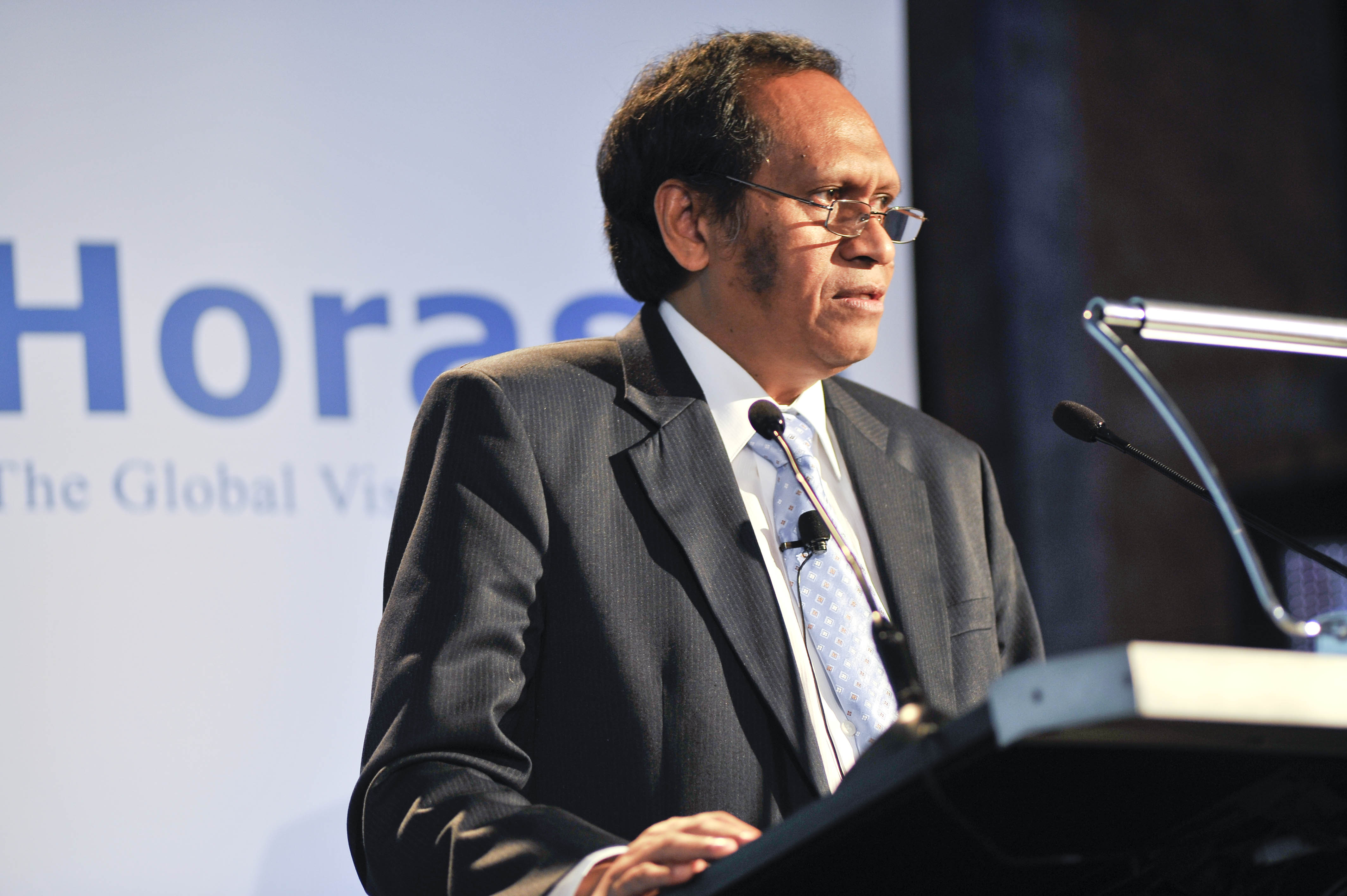Jose Luis Guterres, Deputy Prime Minister of Timor Leste, addressing participants, at the Horasis Global China Business Meeting 2009 - Flickr - Horasis