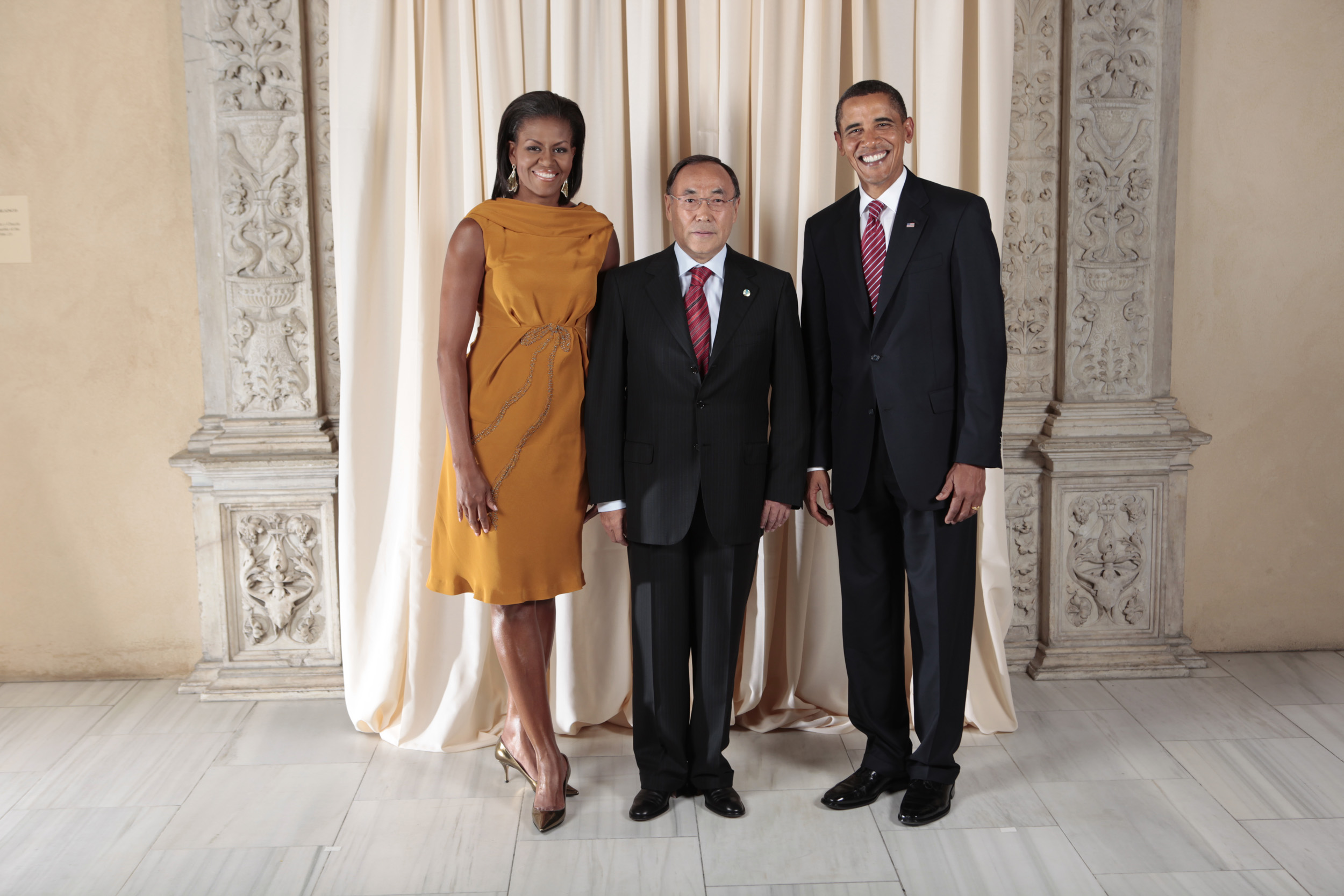 Kanat Saudabayev with Obamas