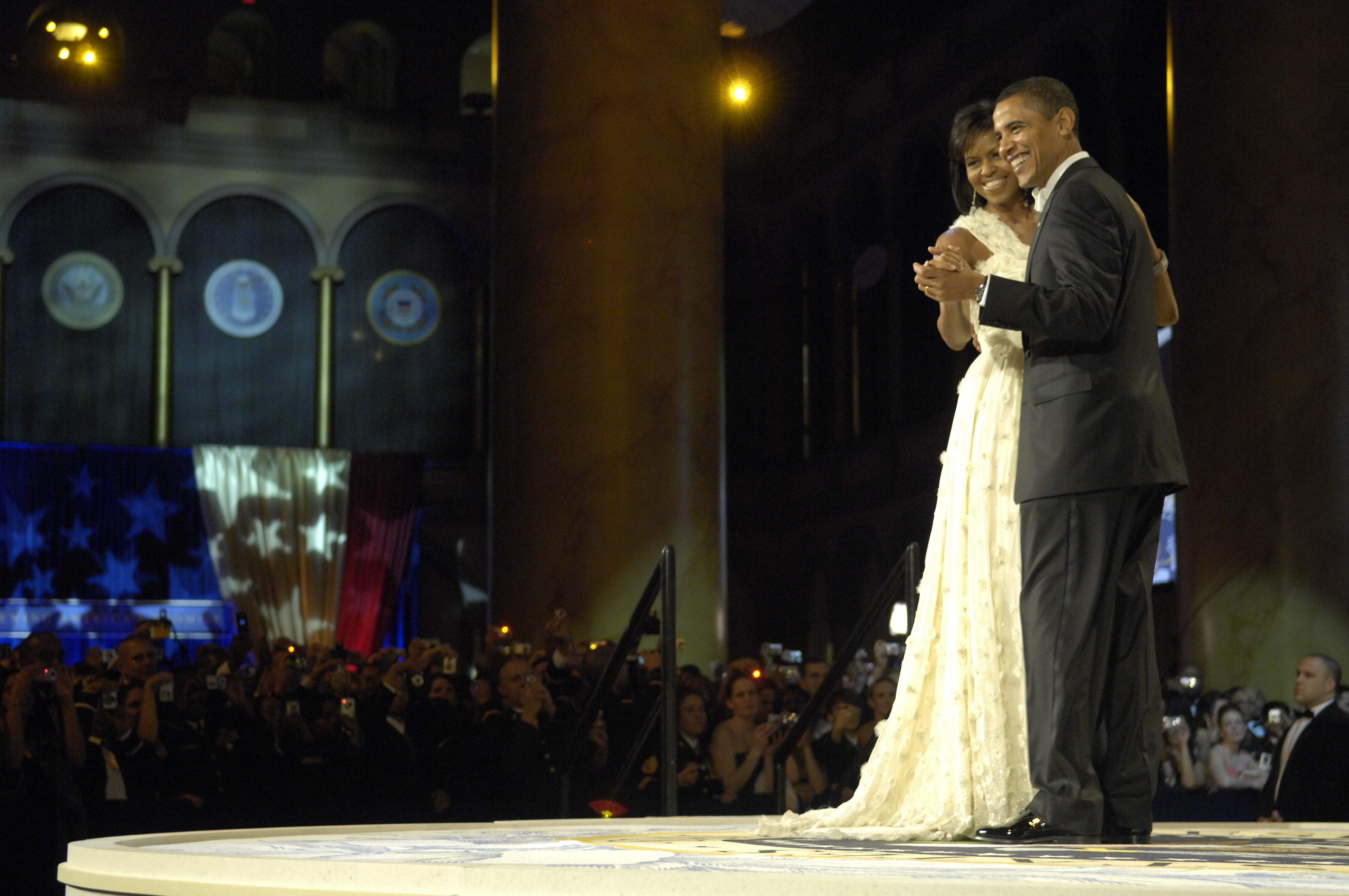 Obamas dance at CinC's Ball 1-20-09 hires 090120-F-9059M-731
