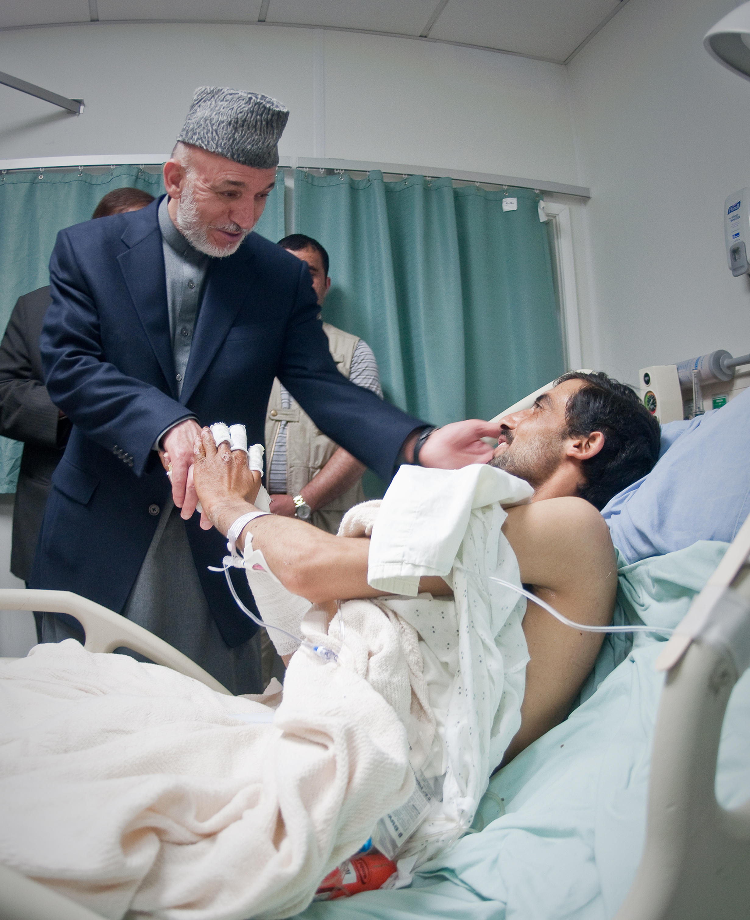 President Karzai Visits Wounded Afghan Soldier DVIDS277420