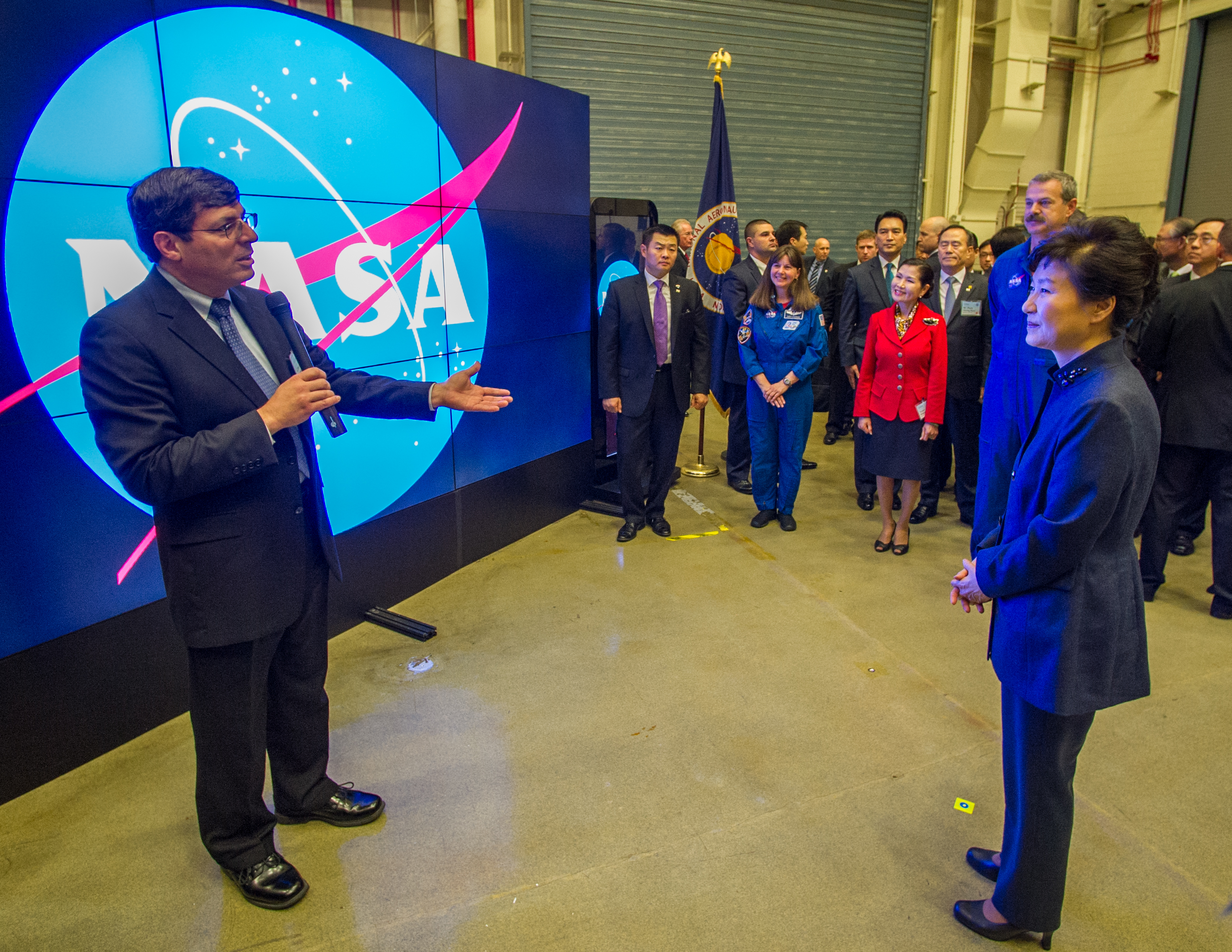 President Park Geun-hye of South Korea Visits NASA Goddard (21988110349)