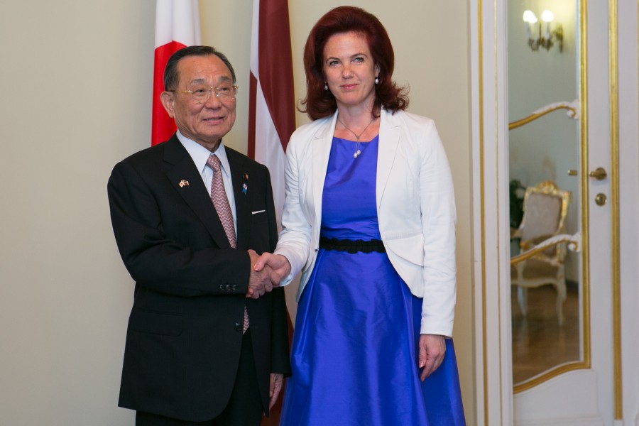 日本参議院議長山崎正昭 President of the Japanese House of Councillors Masaaki Yamazaki visits Speaker of Latvian Saeima Solvita Āboltiņa in 2014