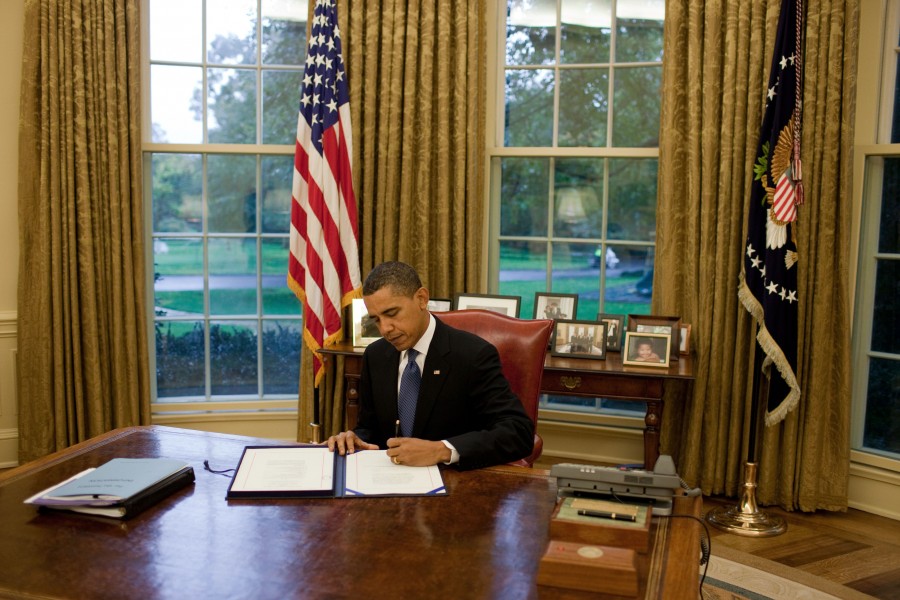 Barack Obama signs the Enhanced Partnership with Pakistan Act of 2009
