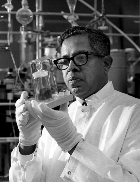 Cyril Ponnamperuma analyzing a moon sample