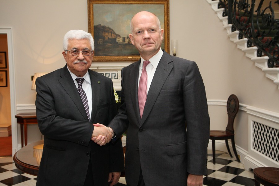 Foreign Secretary William Hague meeting President Mahmoud Abbas in London, 9 September 2013. (9706910143)