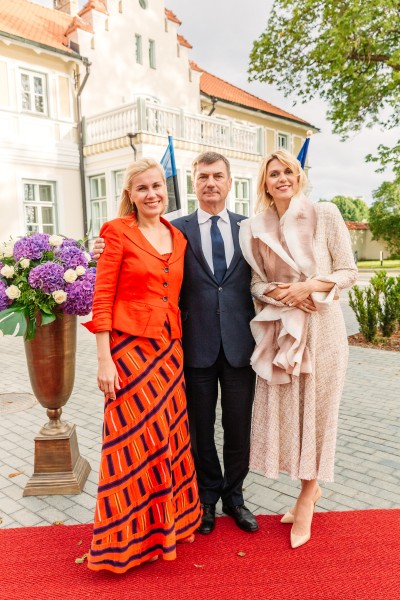 Informal meeting of competitiveness and telecommunications ministers. Arrival and welcome Kadri Simson, Andrus Ansip and Urve Palo (35946895626)