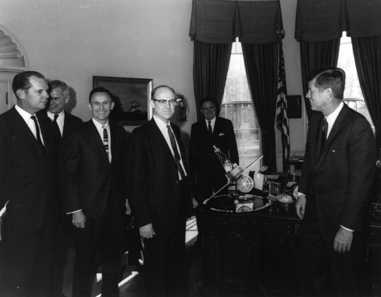Kennedy Receives Mariner 2 Model