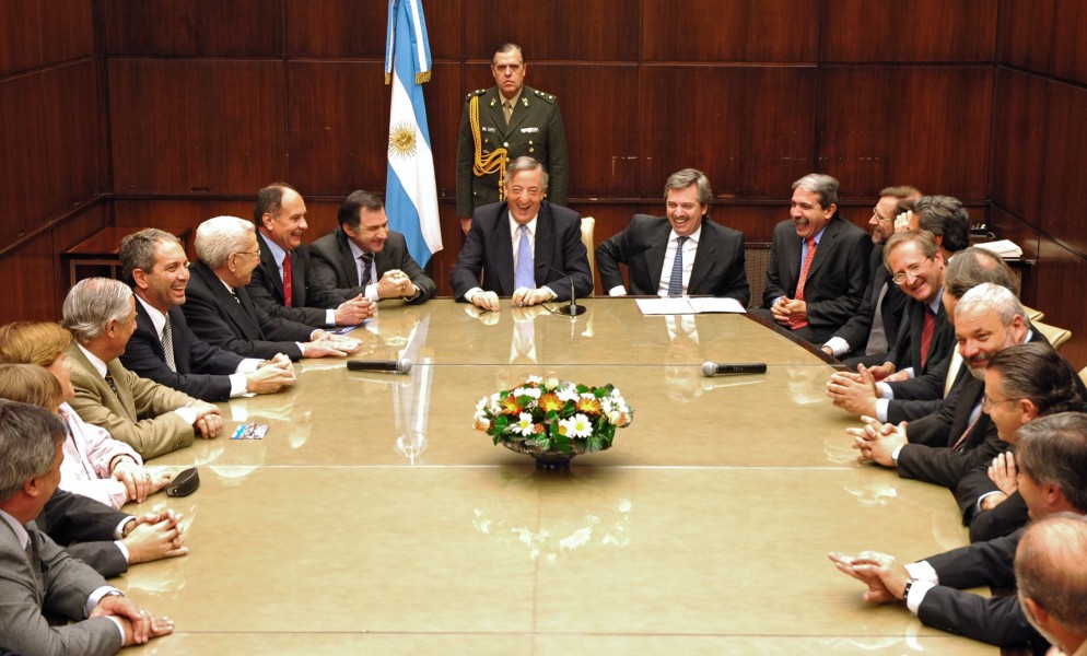 Kirchner con intendentes de Buenos Aires