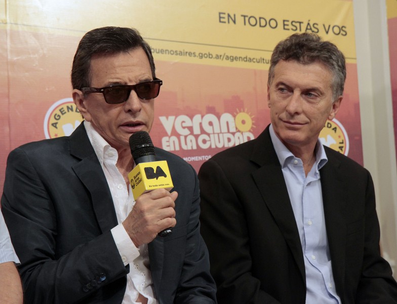 Mauricio Macri anunció la actuación de Palito Ortega y Mora Godoy en el Obelisco (8383722217)