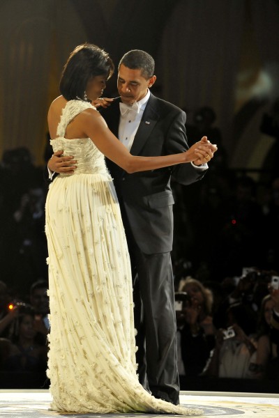 Obamas dance at CinC's Ball 1-20-09 hires 090120-F-5586B-315d