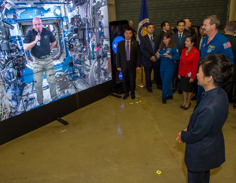 President Park Geun-hye of South Korea Visits NASA Goddard (21988108199)