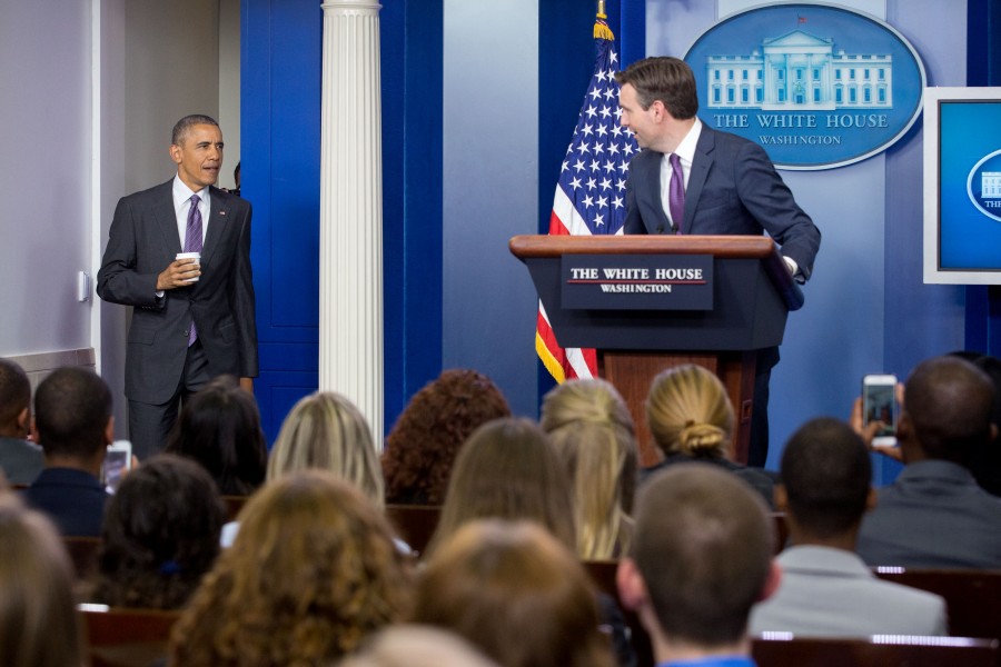 Press Secretary Josh Earnest answers questions, as President Barack Obama surprises College Reporter Day (26608406632)