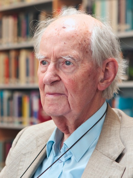 Prof. Adriaan Blaauw (1914–2010), the second ESO Director General (from 1970–1974), in the library of the ESO Headquarters in Garching bei München, Germany, during a visit in 2009.
