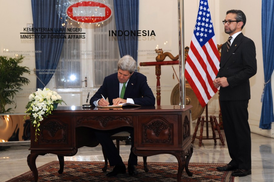 Secretary Kerry Signs Guest Book at Indonesian Ministry of Foreign Affairs (12579518885)