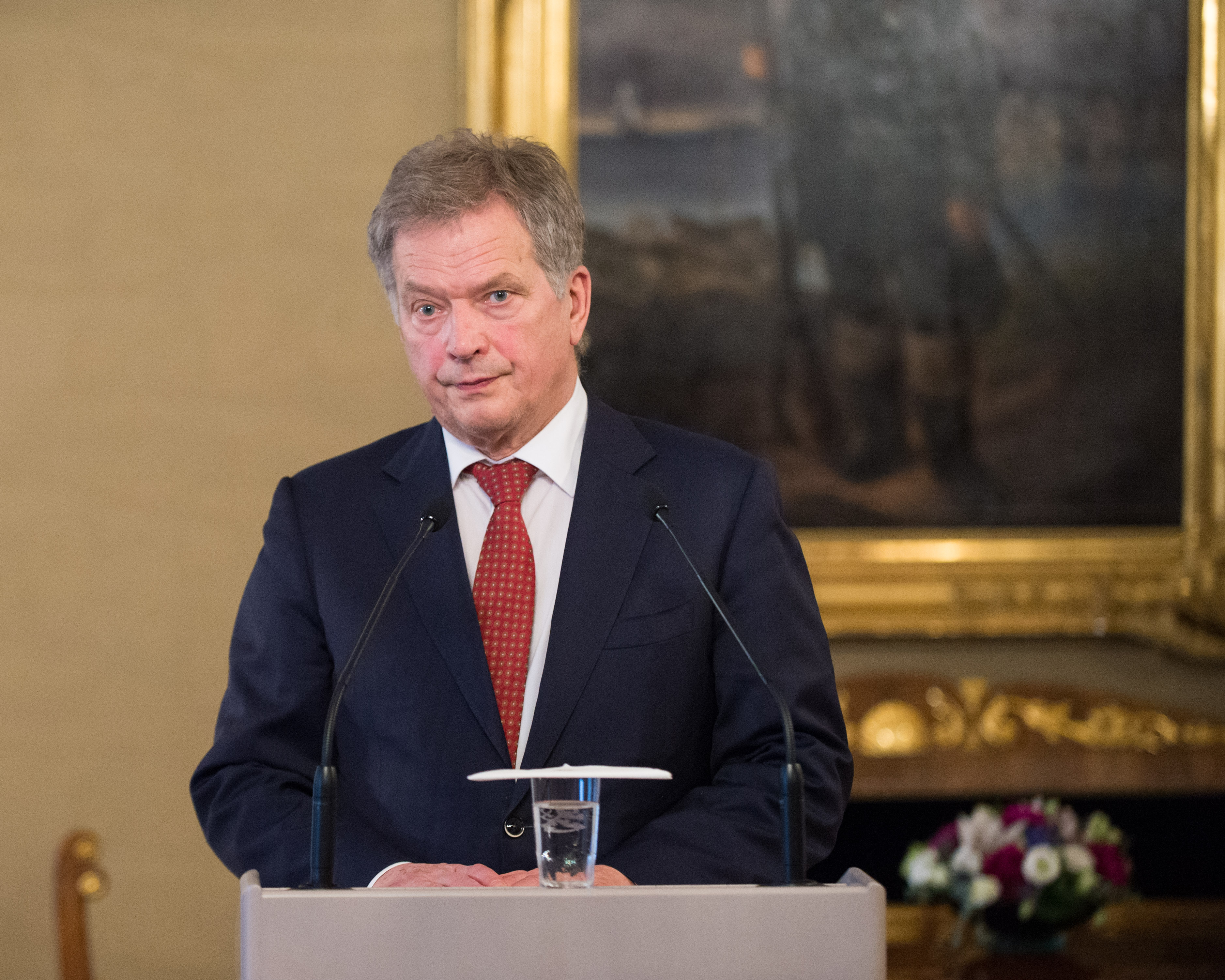 Sauli Niinistö - 171106-D-GY869-041 (37501659204)
