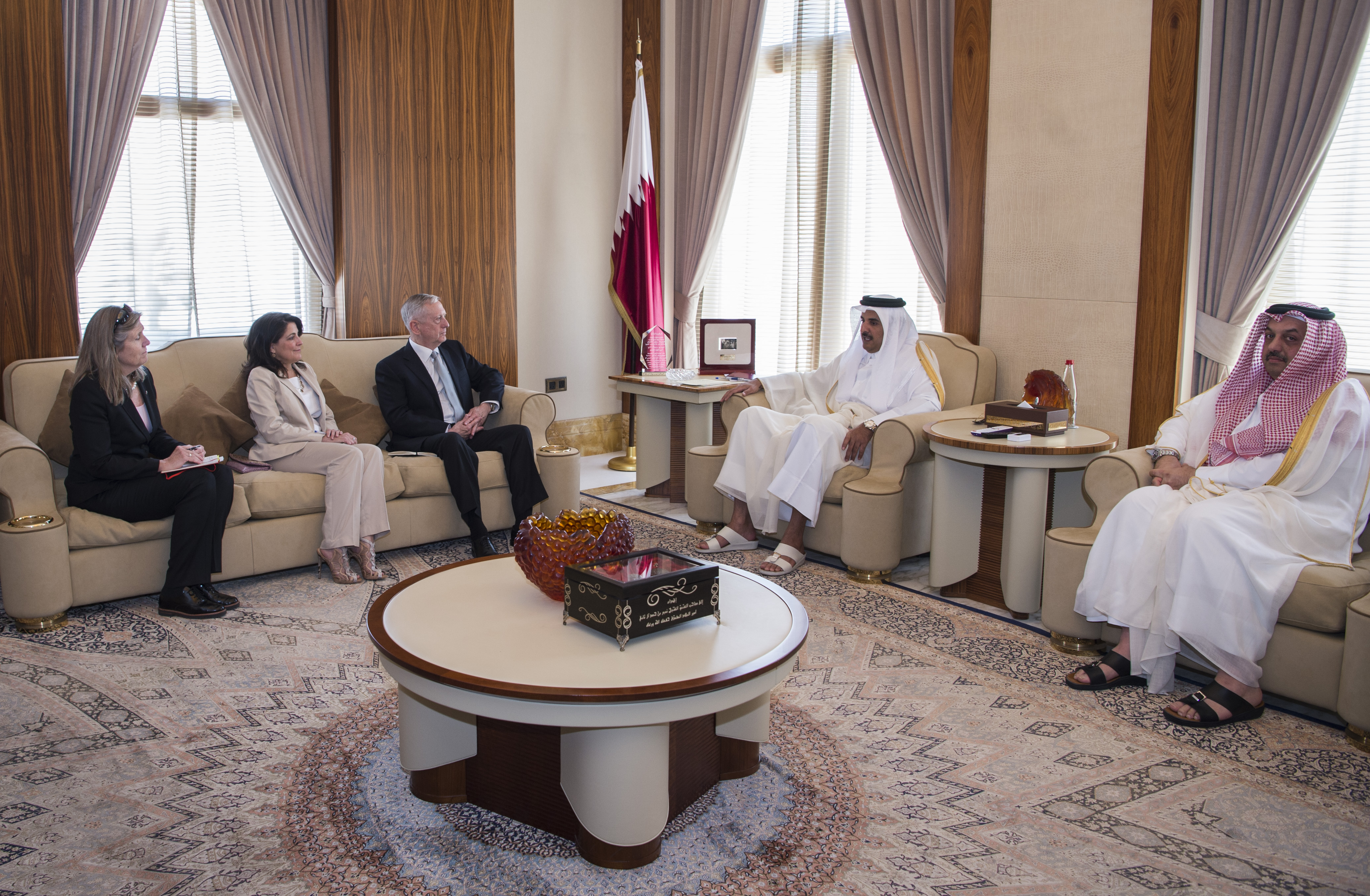 SD visits Qatar 170422-D-GO396-0120 (34035989992)