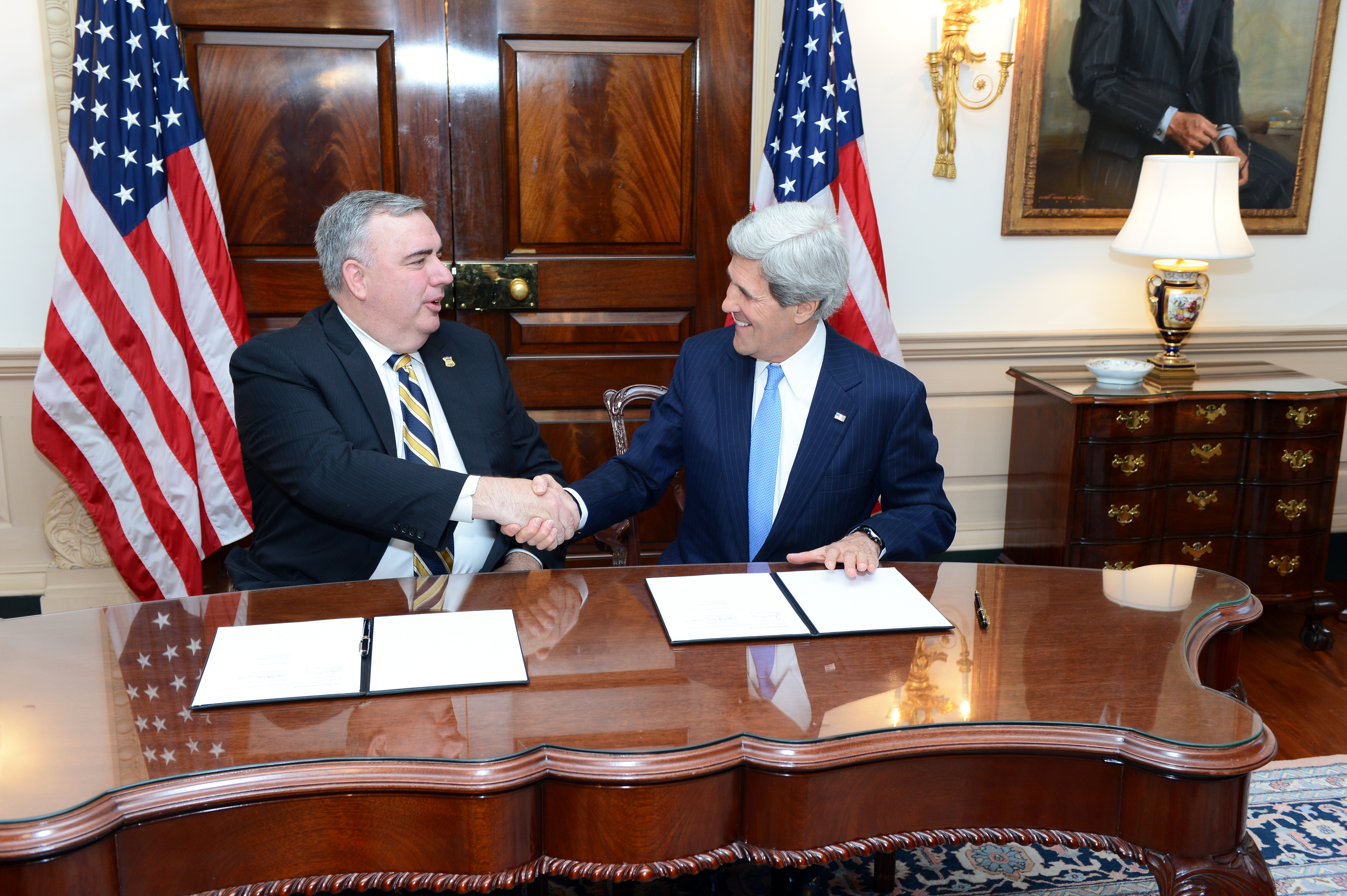 Secretary Kerry and Boston Police Commissioner Davis Shake Hands