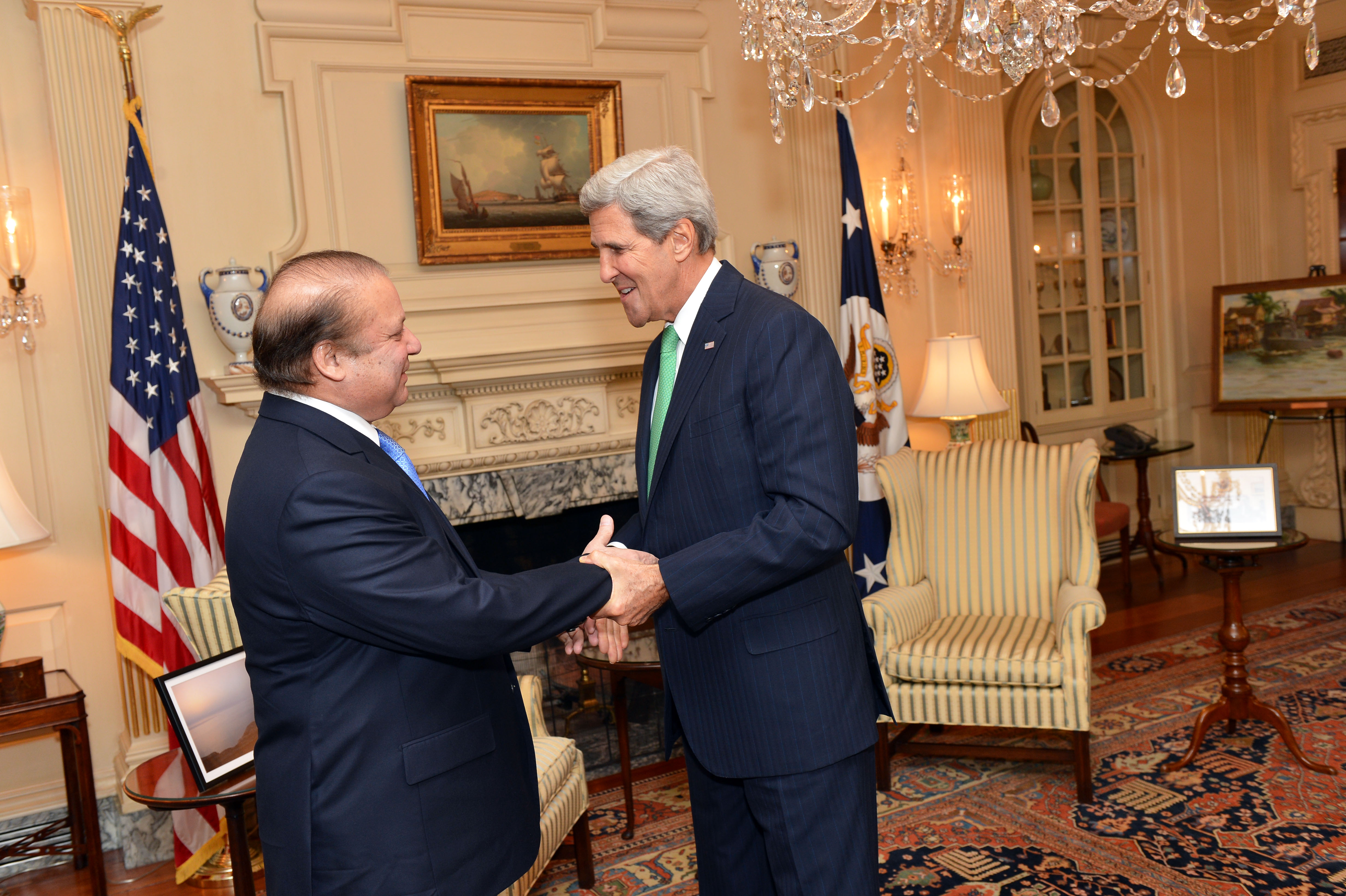 Secretary Kerry Greets Pakistani Prime Minister Sharif (10404261685)