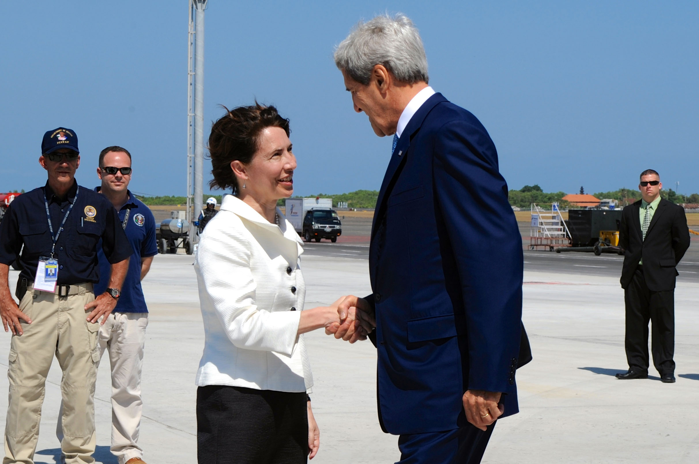 Secretary Kerry Is Greeted By Embassy Jakarta's Charge d'Affaires Bauer (10085746215)