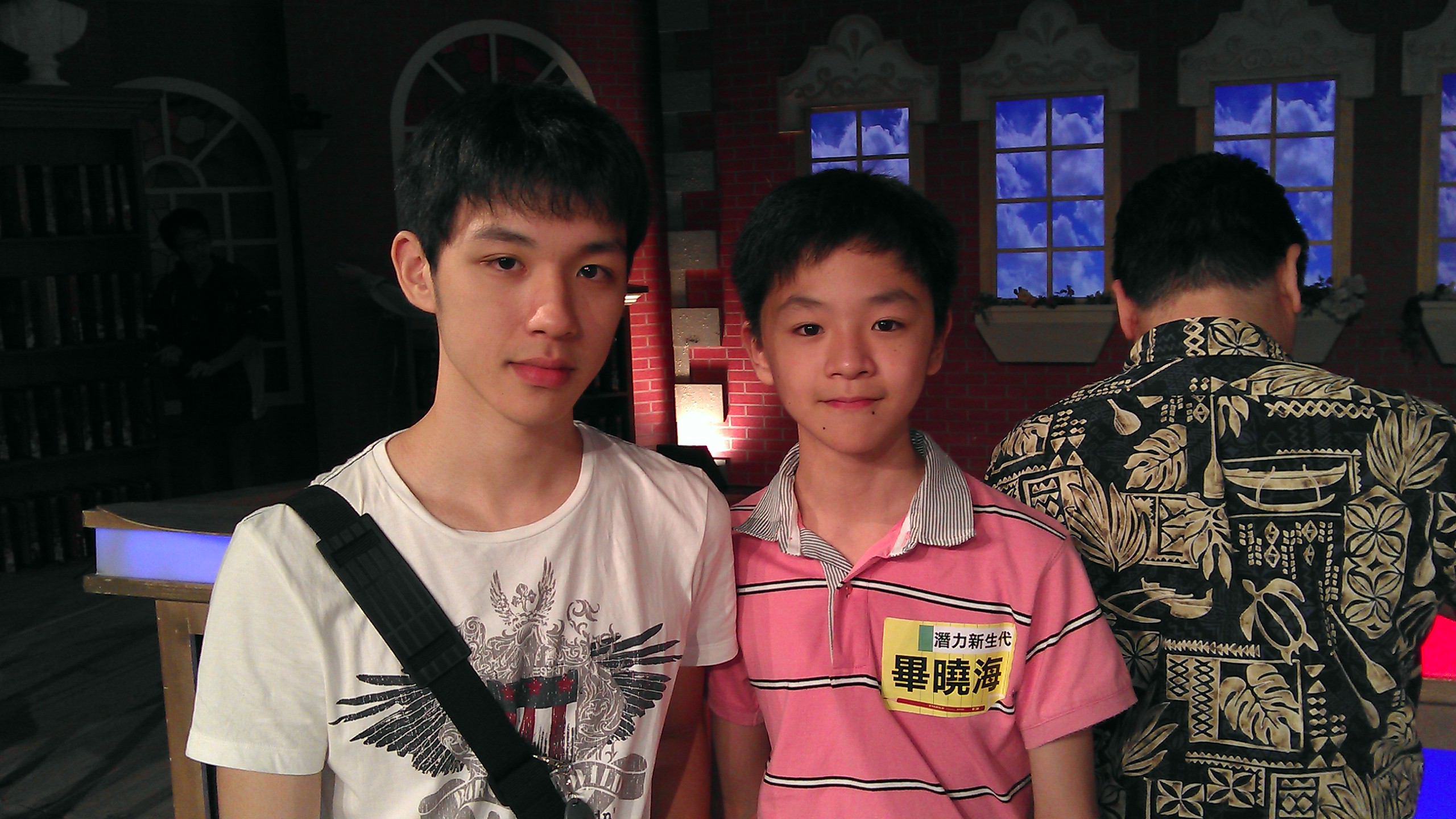 The firm actor Xiao-Hai Bi with his brother