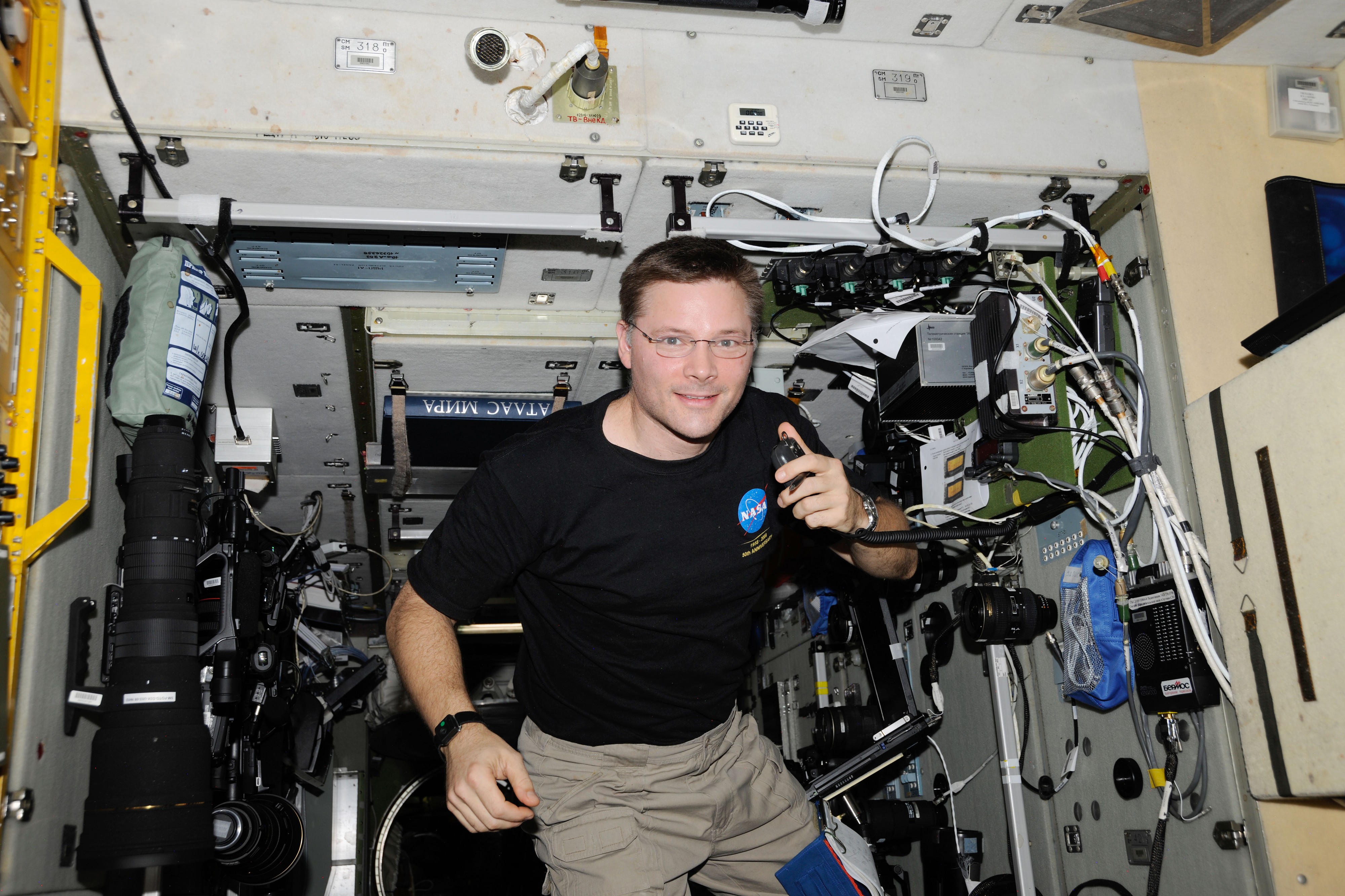 ISS-24 Doug Wheelock uses ham radio system 1
