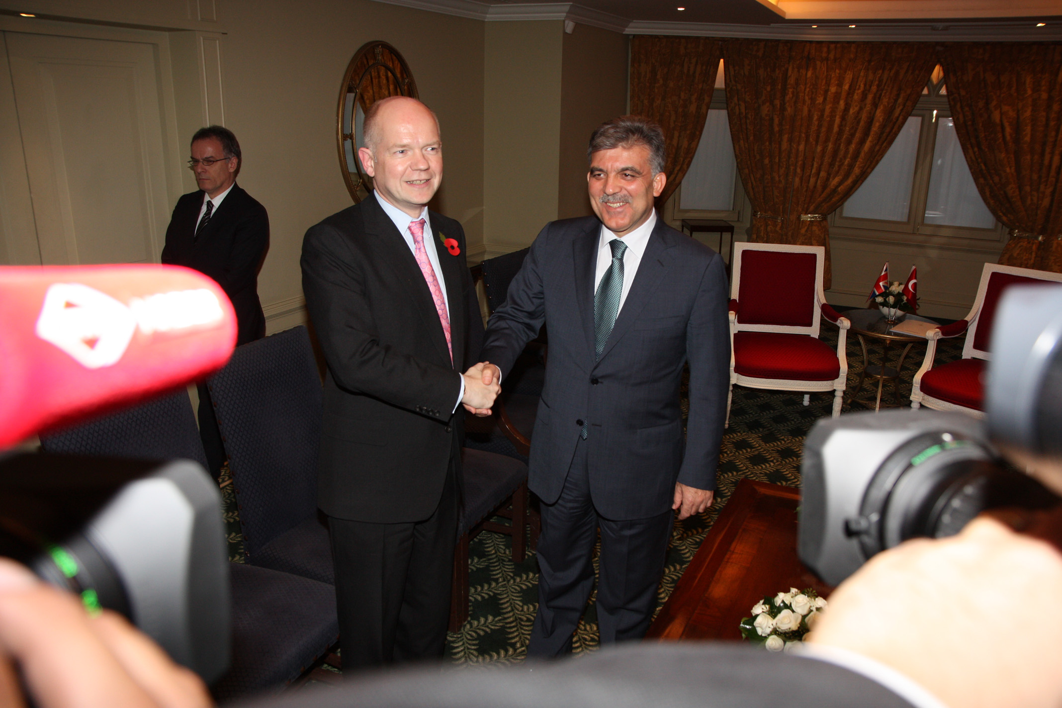 UK Foreign Secretary William Hague meeting Abdullah Gül, President Of The Republic Of Turkey in London, 9 November 2010. (5161175495)