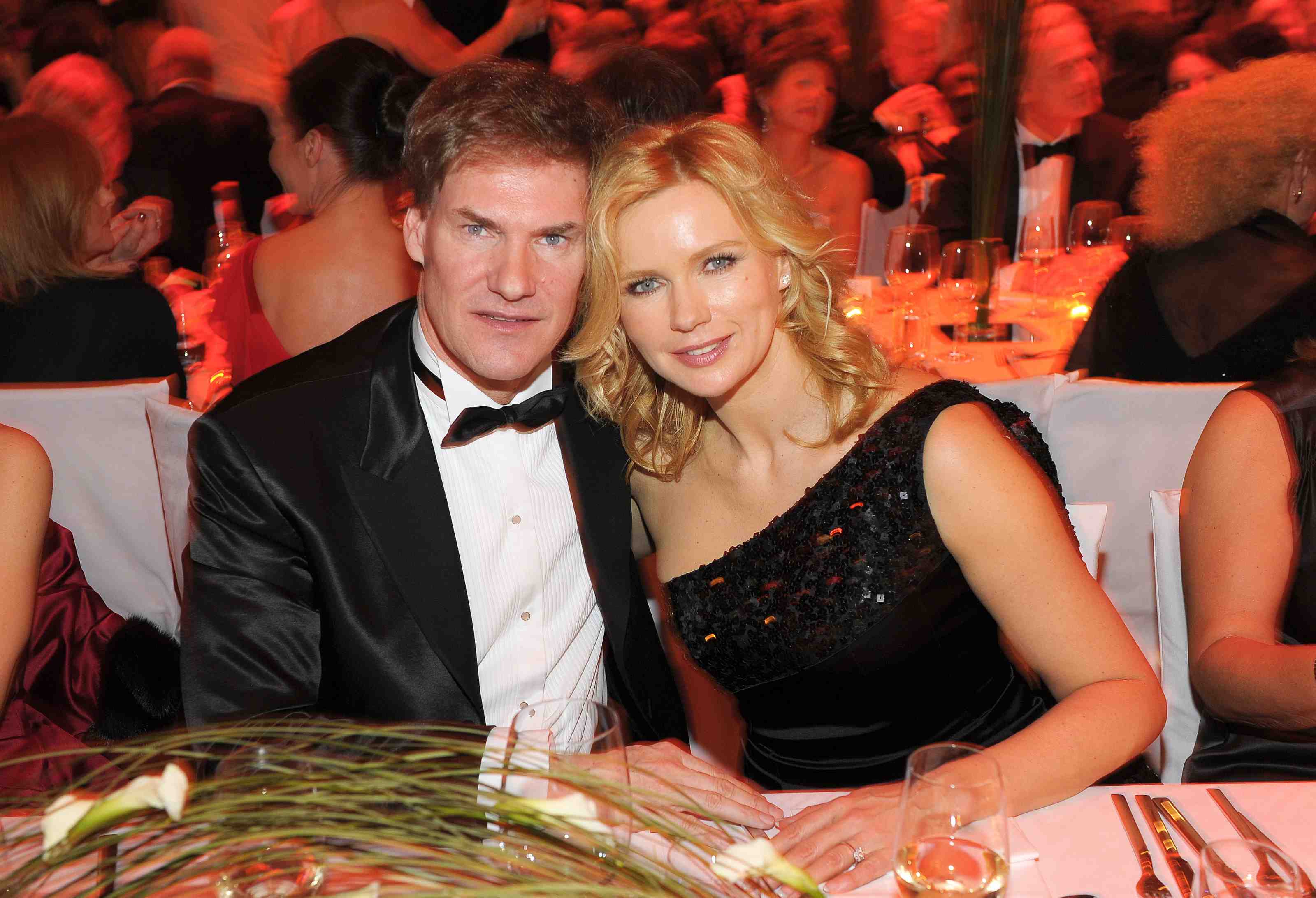 Veronica Ferres Carsten Maschmeyer Fliege schwarzes Kleid 15012022