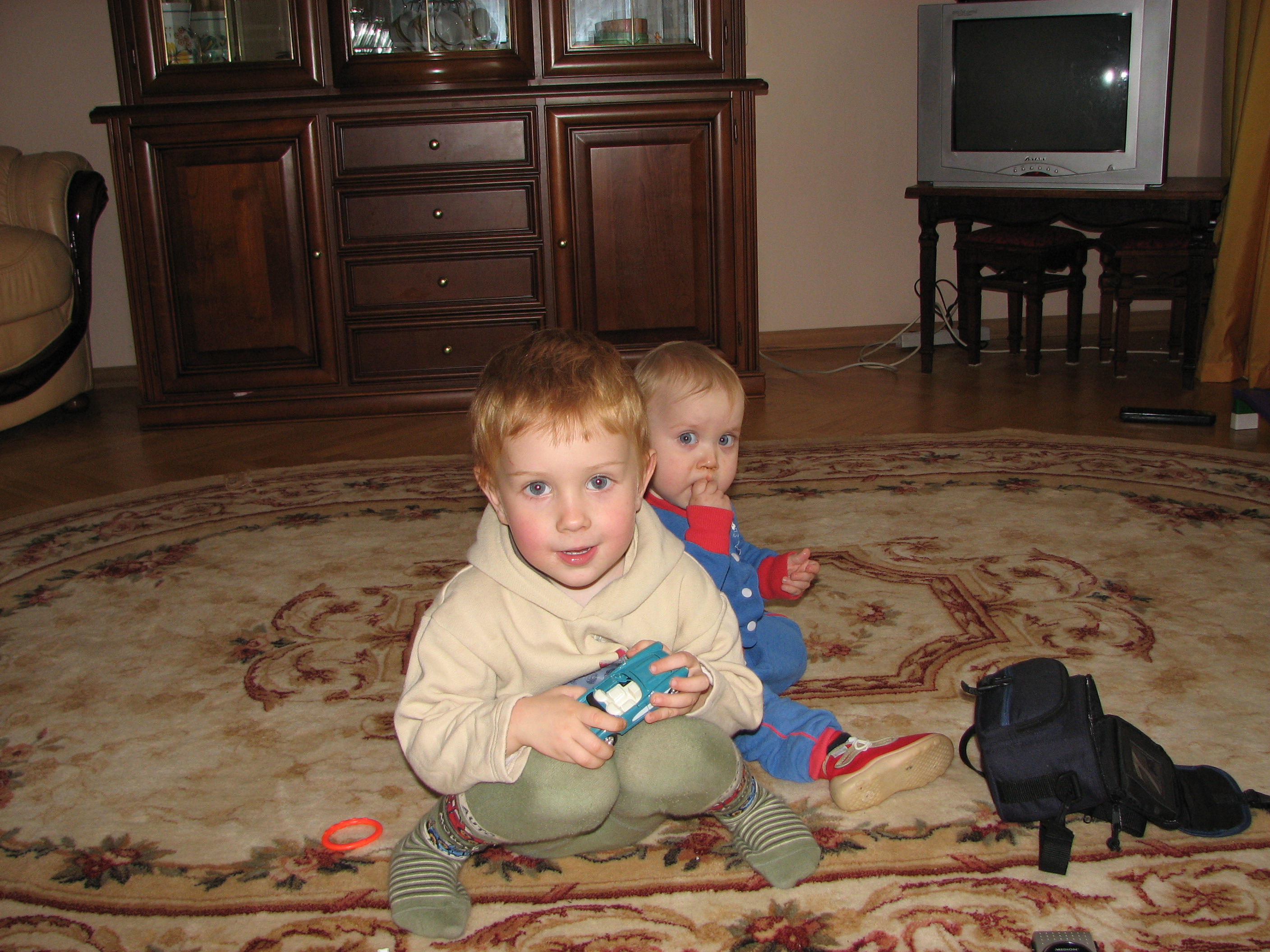 A baby kid girl and her brother, picture 042