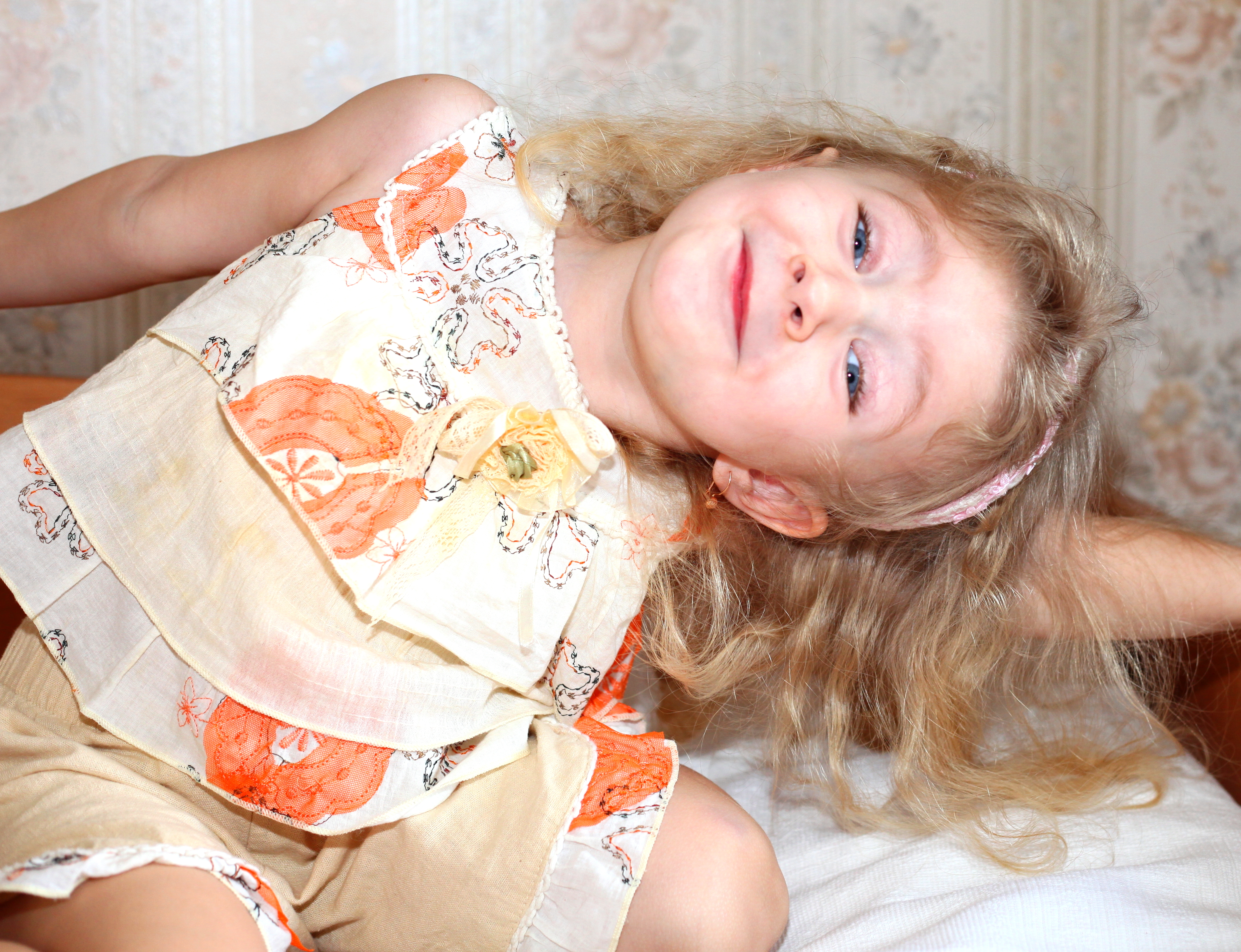 a beautiful blond girl photographed in May 2013, picture 8