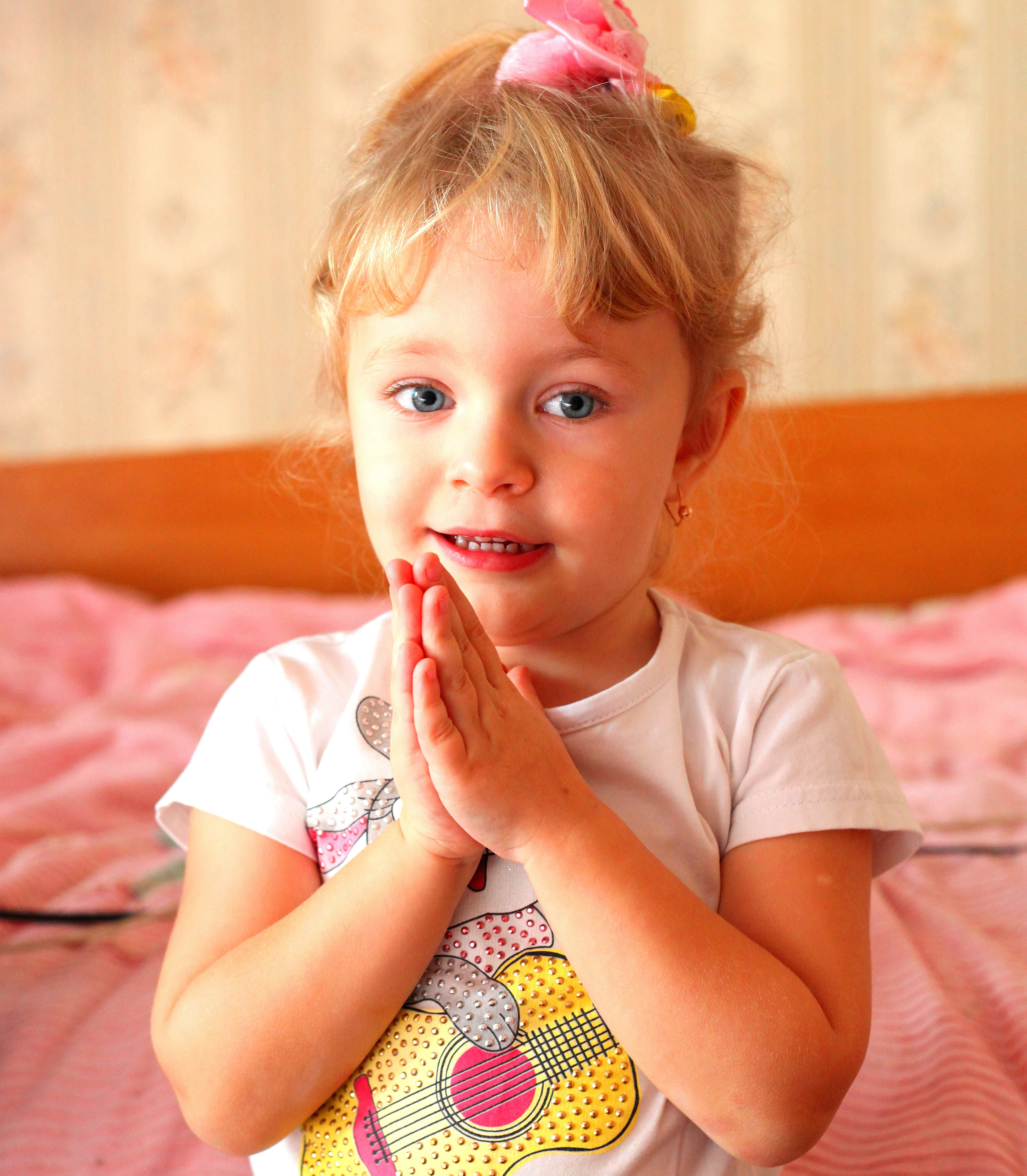 a cute blond child girl, photo 2