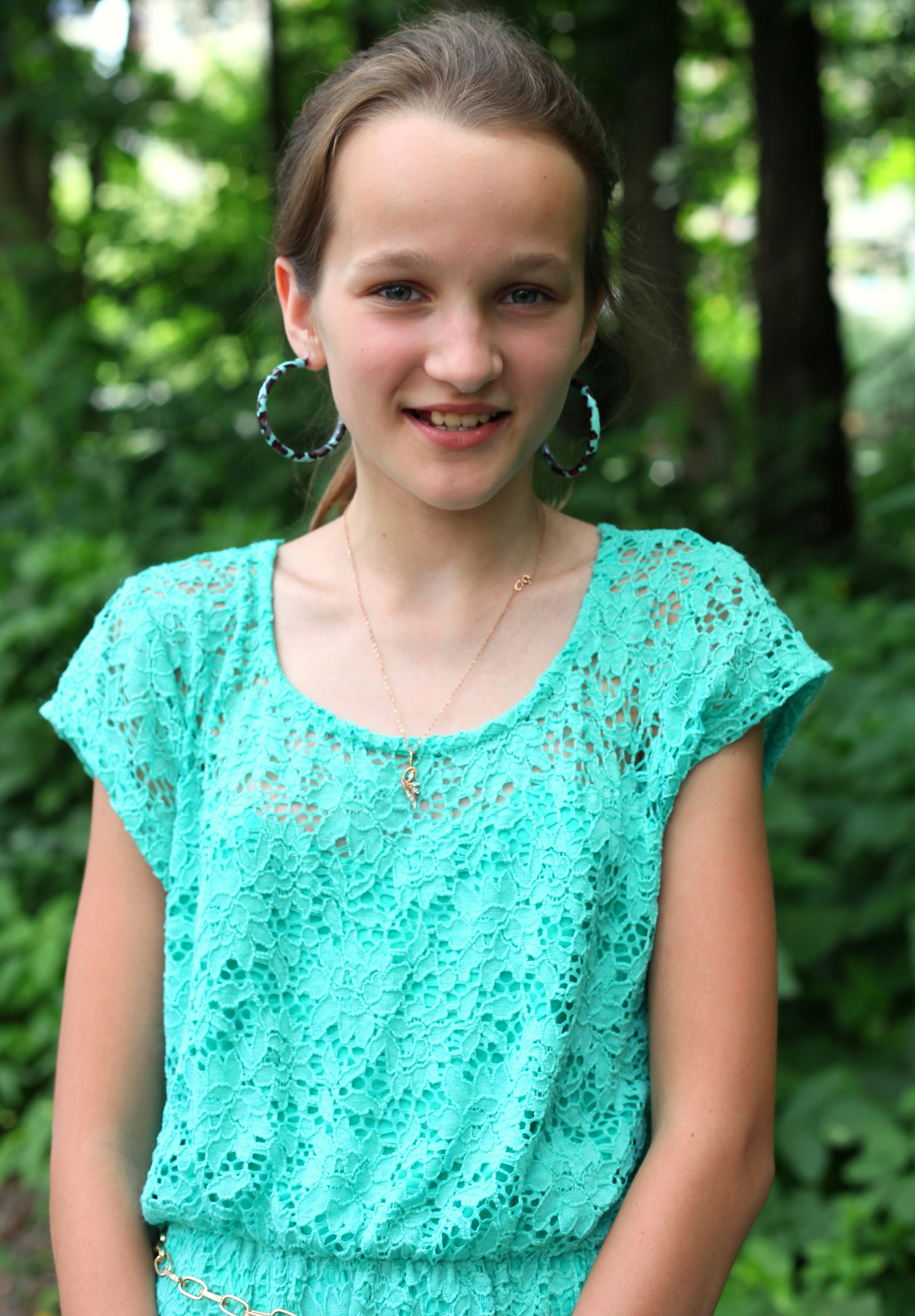 an absolutely beautiful Catholic girl with huge earrings, photographed in June 2013, portrait 21/27