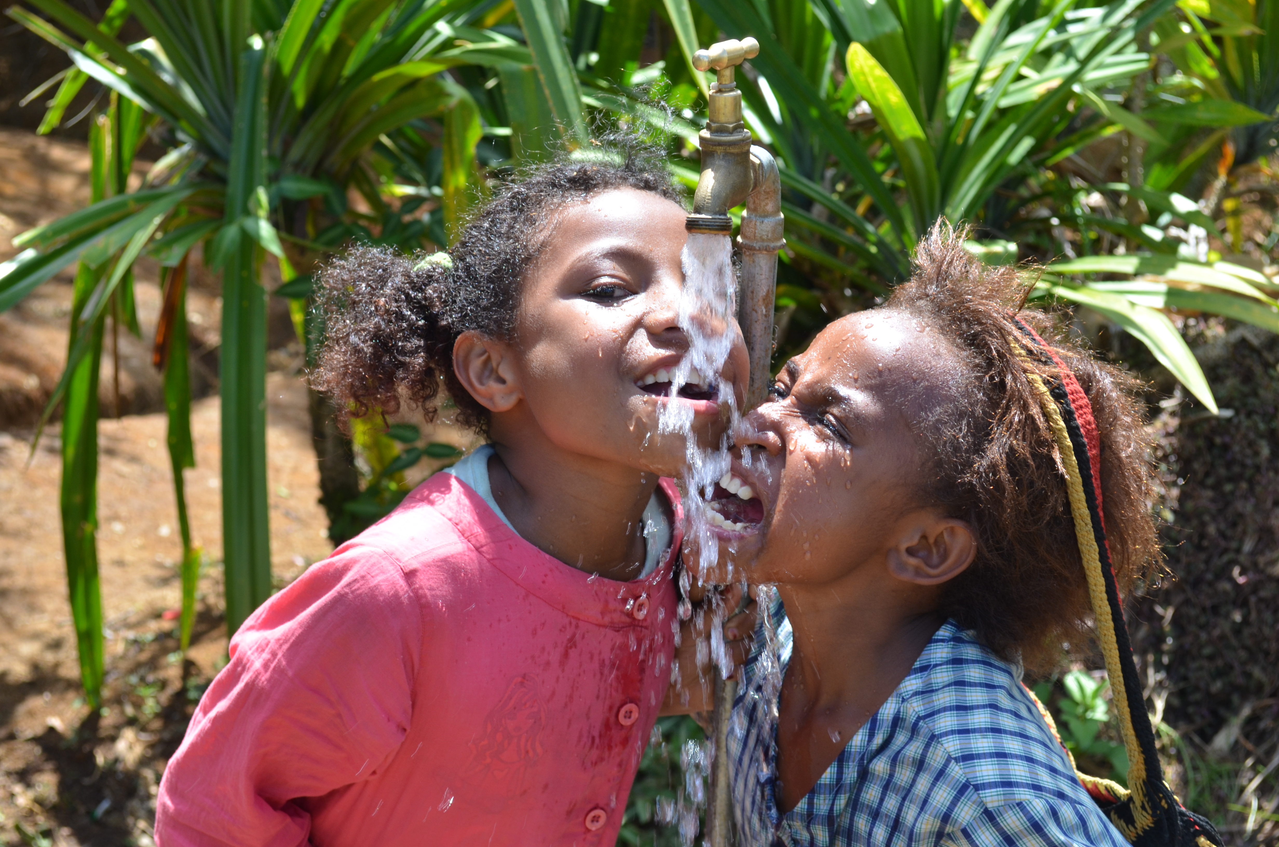 Happy people in PNG (6357467921)