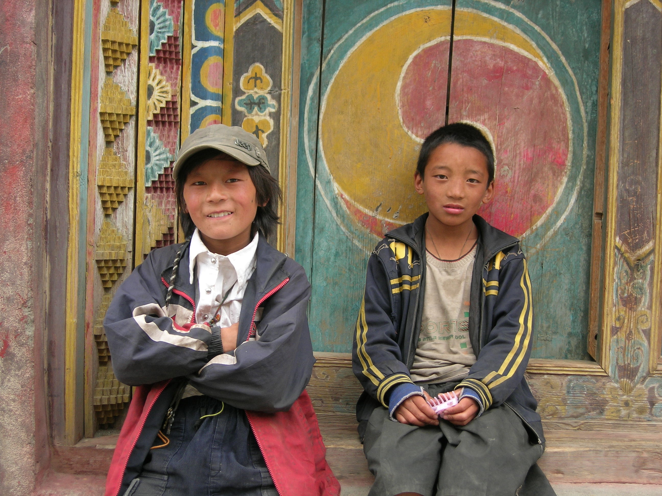 Kids along Sichuan highway S217