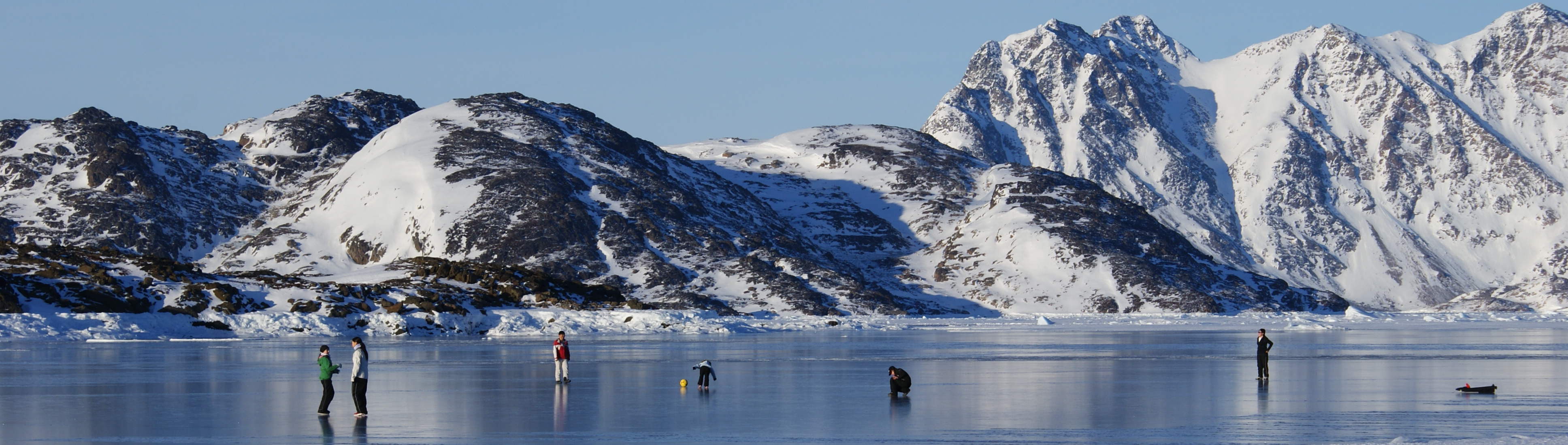 Kulusuk-torssuut-tunoq-children-on-ice