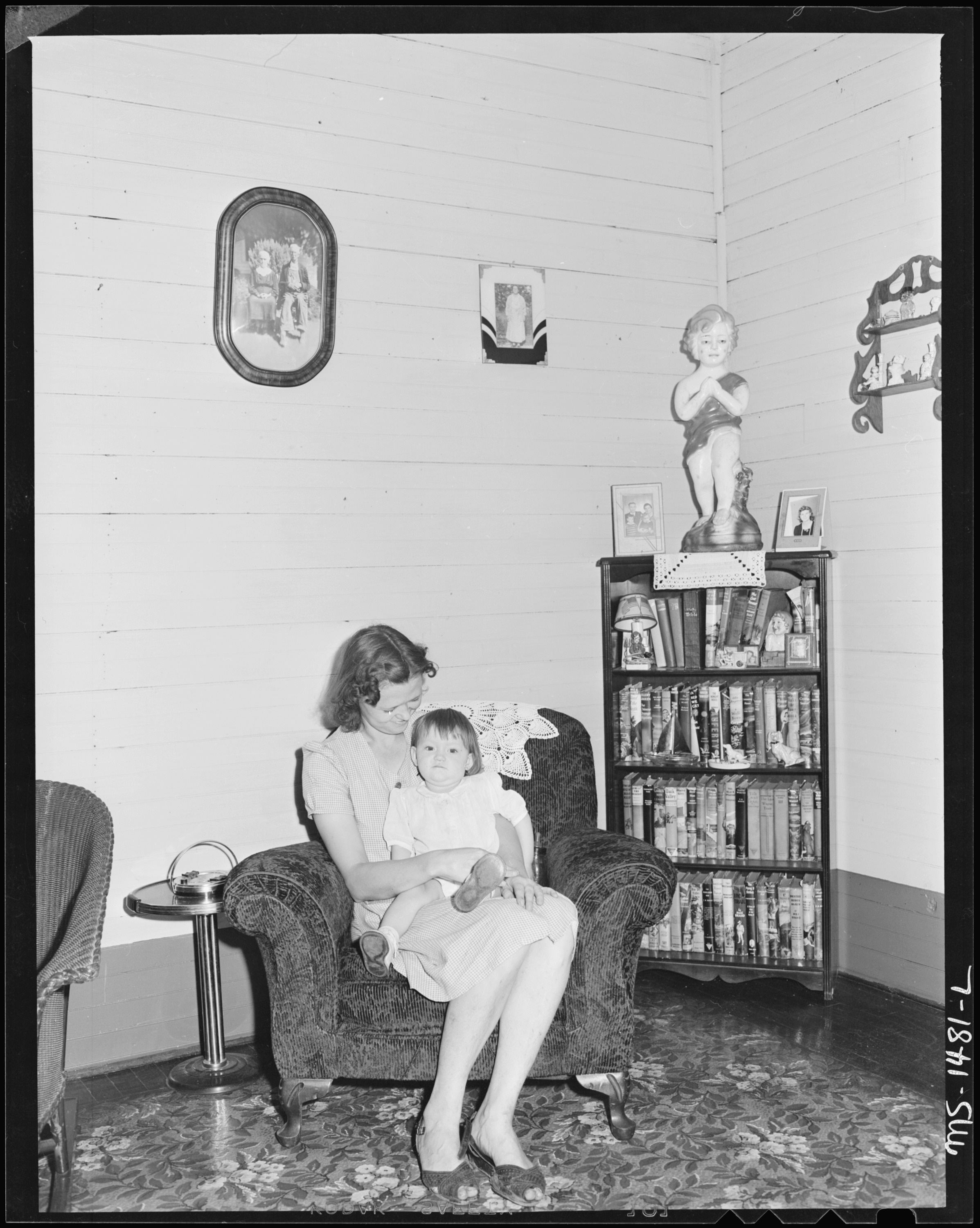 Mrs. Luther Walker, wife, and baby of miner in living room of their three room house. Gilliam Coal and Coke Co... - NARA - 540812
