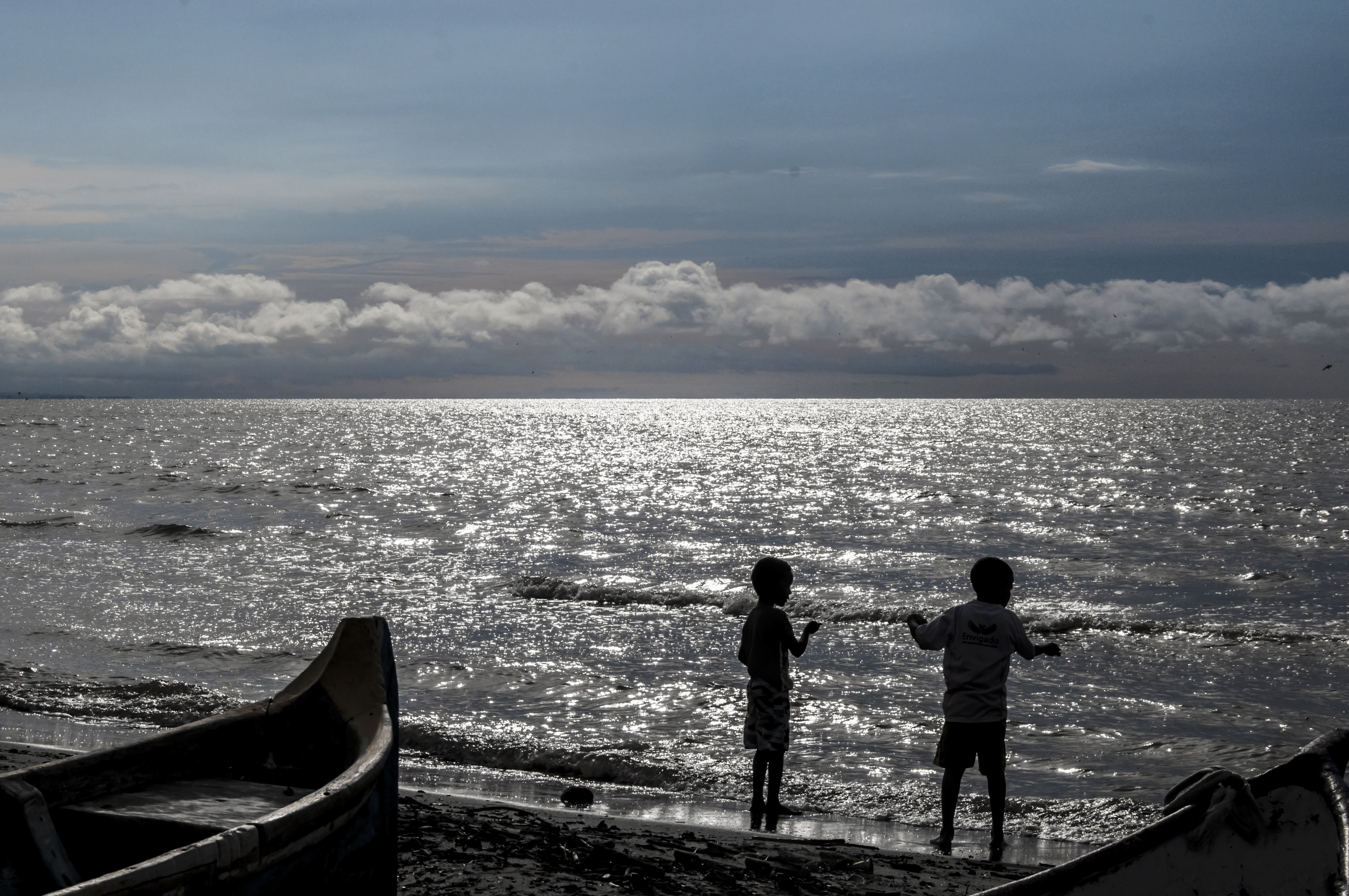 Niños pescando sueños